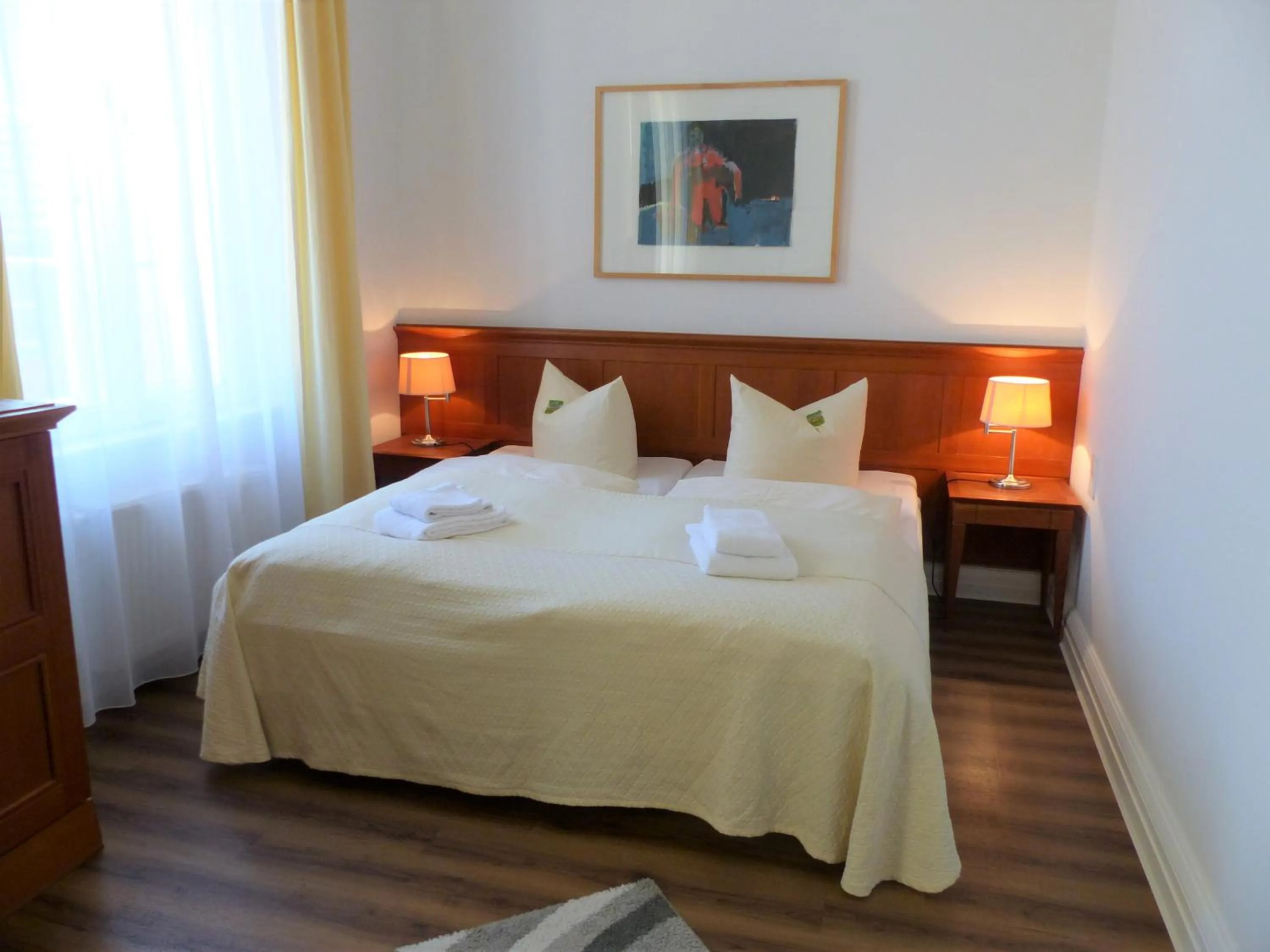 Bedroom, Bed in Hotel Vierseithof Luckenwalde