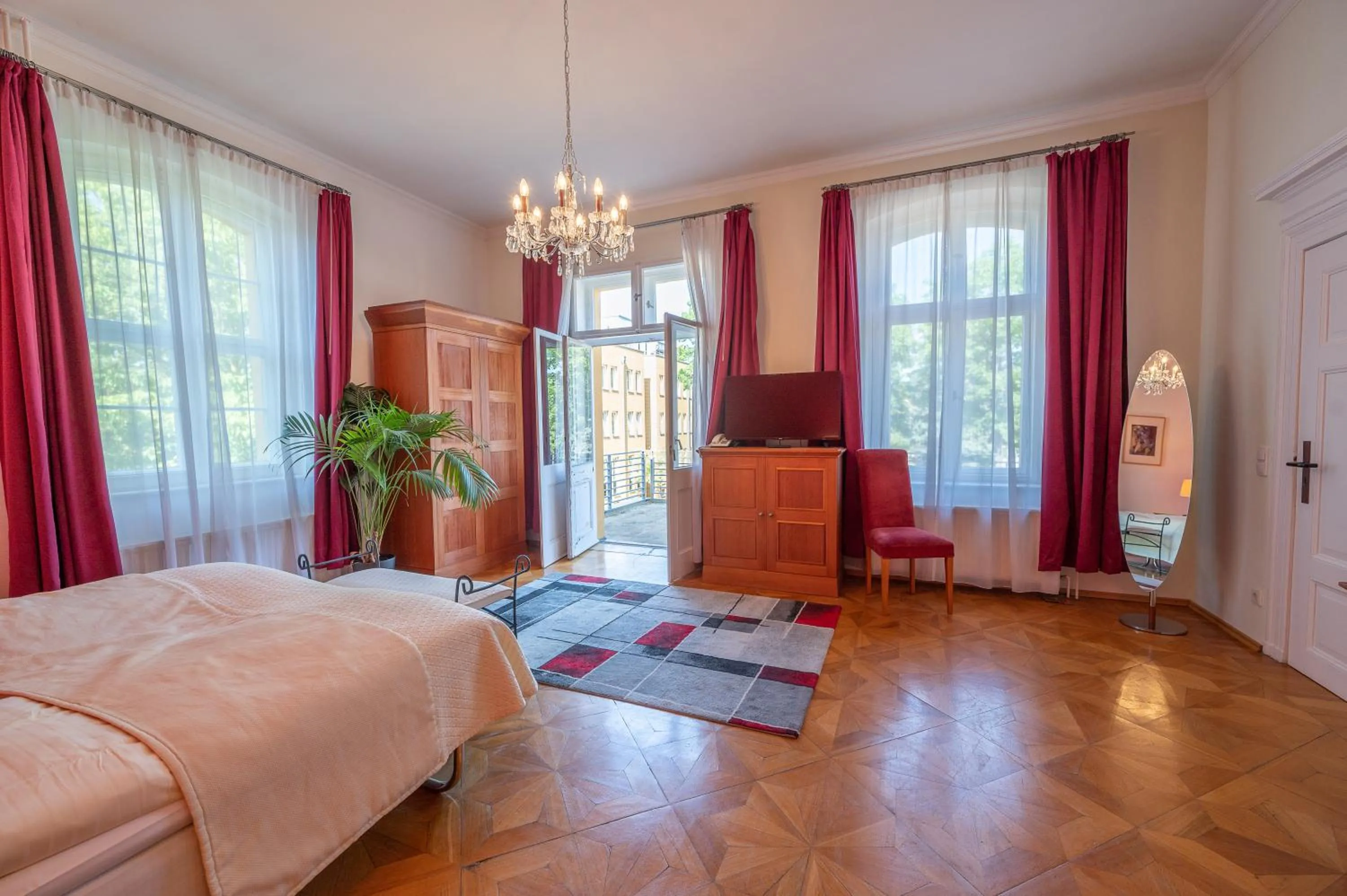 Photo of the whole room, Bed in Hotel Vierseithof Luckenwalde