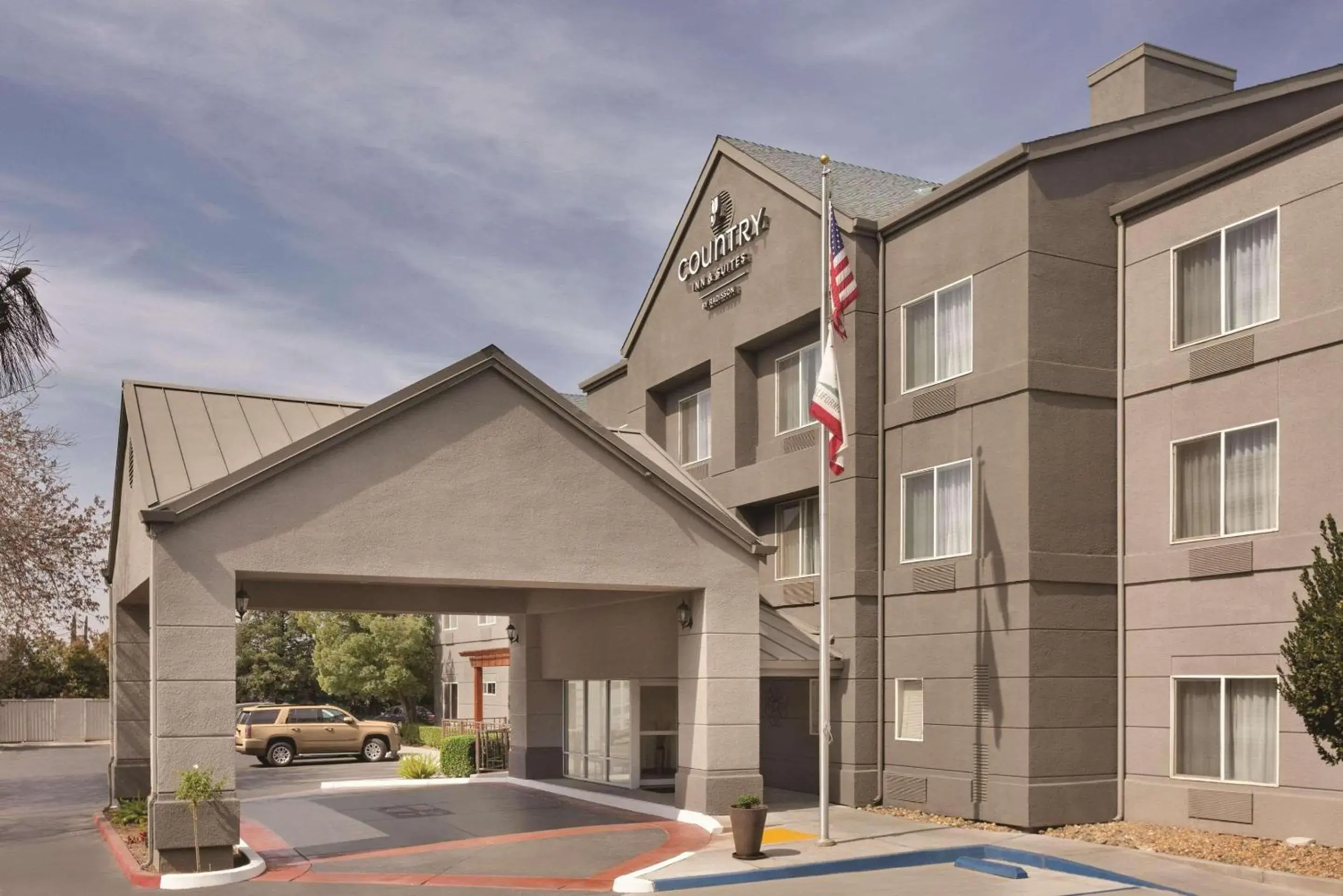 Property building in Country Inn & Suites by Radisson, Fresno North, CA Property building in Country Inn & Suites by Radisson, Fresno North, CA