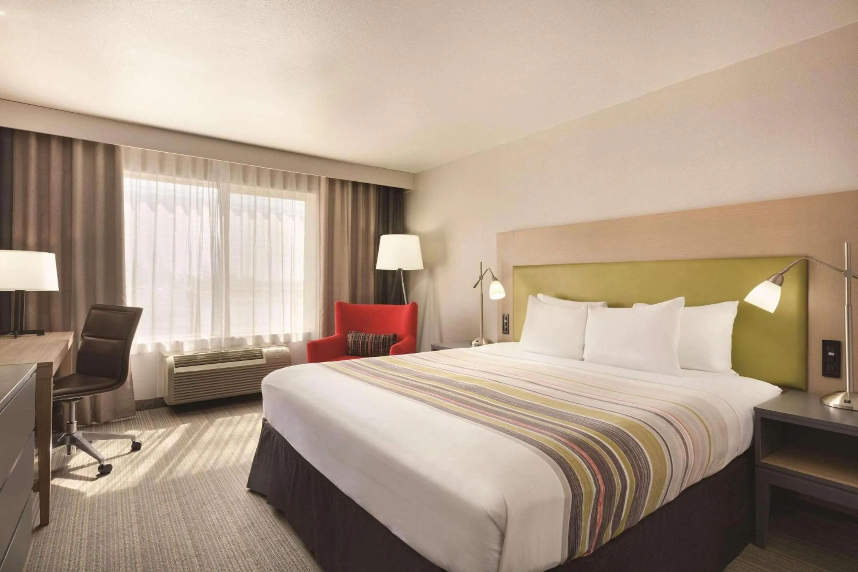 Bedroom, Bed in Country Inn & Suites by Radisson, Fresno North, CA