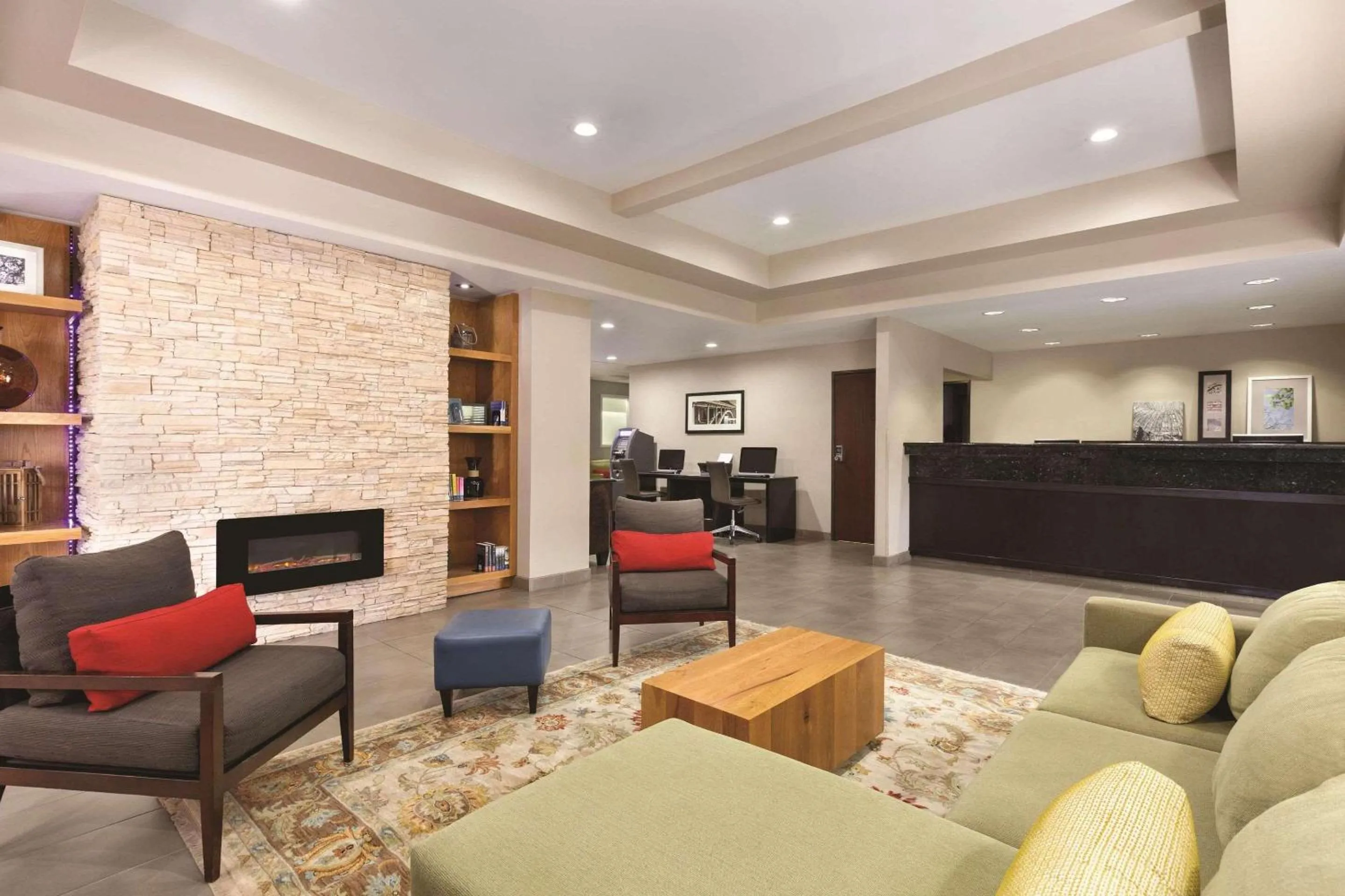 Lobby or reception in Country Inn & Suites by Radisson, Fresno North, CA