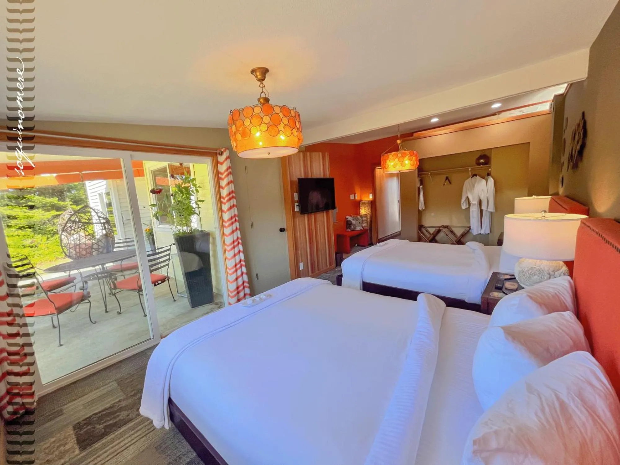 Bed in Tide Pool Cabin, a Soquinomere Private Hotel on the Dunes, Downtown Ocean Shores