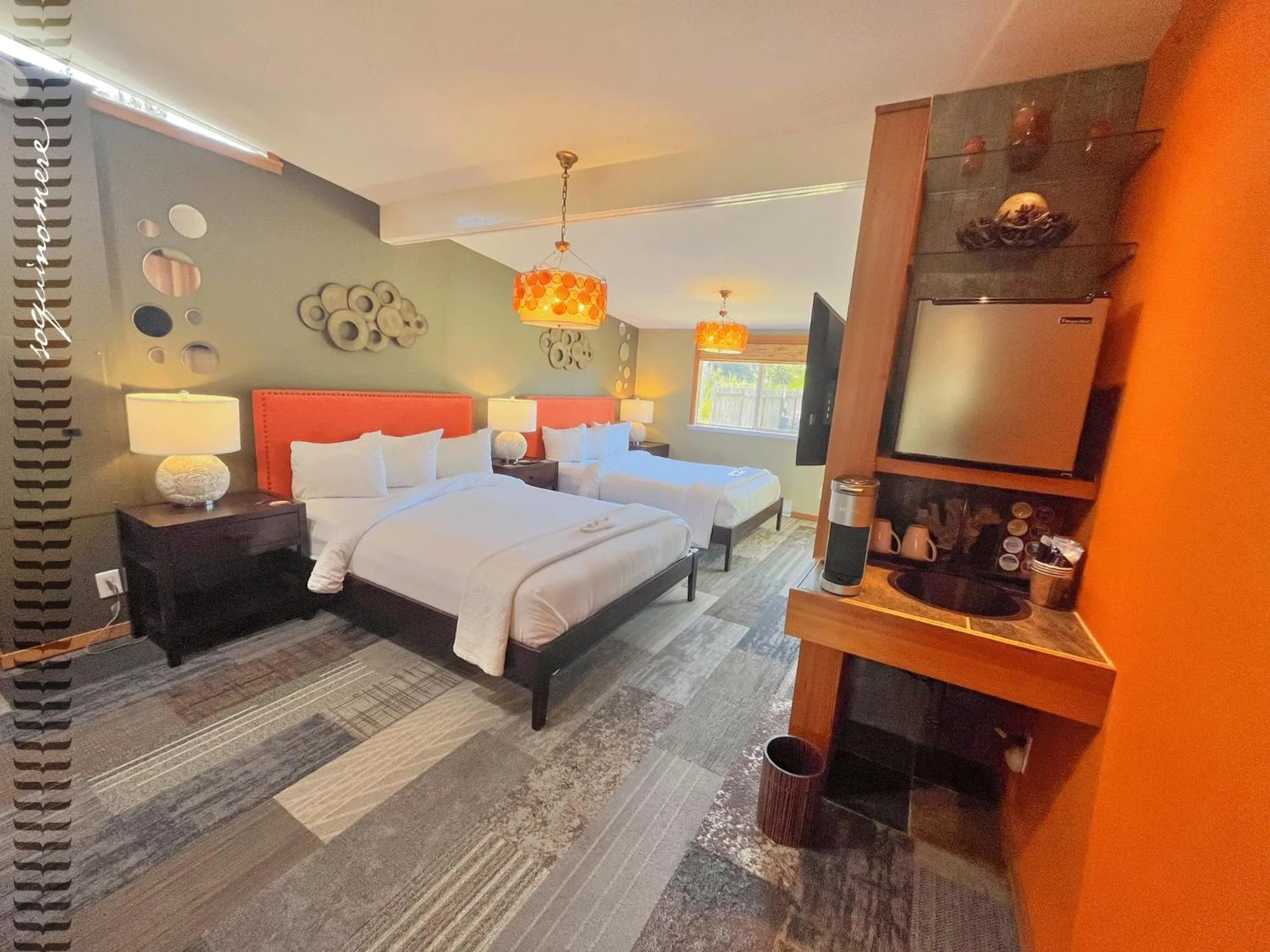 Bed in Tide Pool Cabin, a Soquinomere Private Hotel on the Dunes, Downtown Ocean Shores