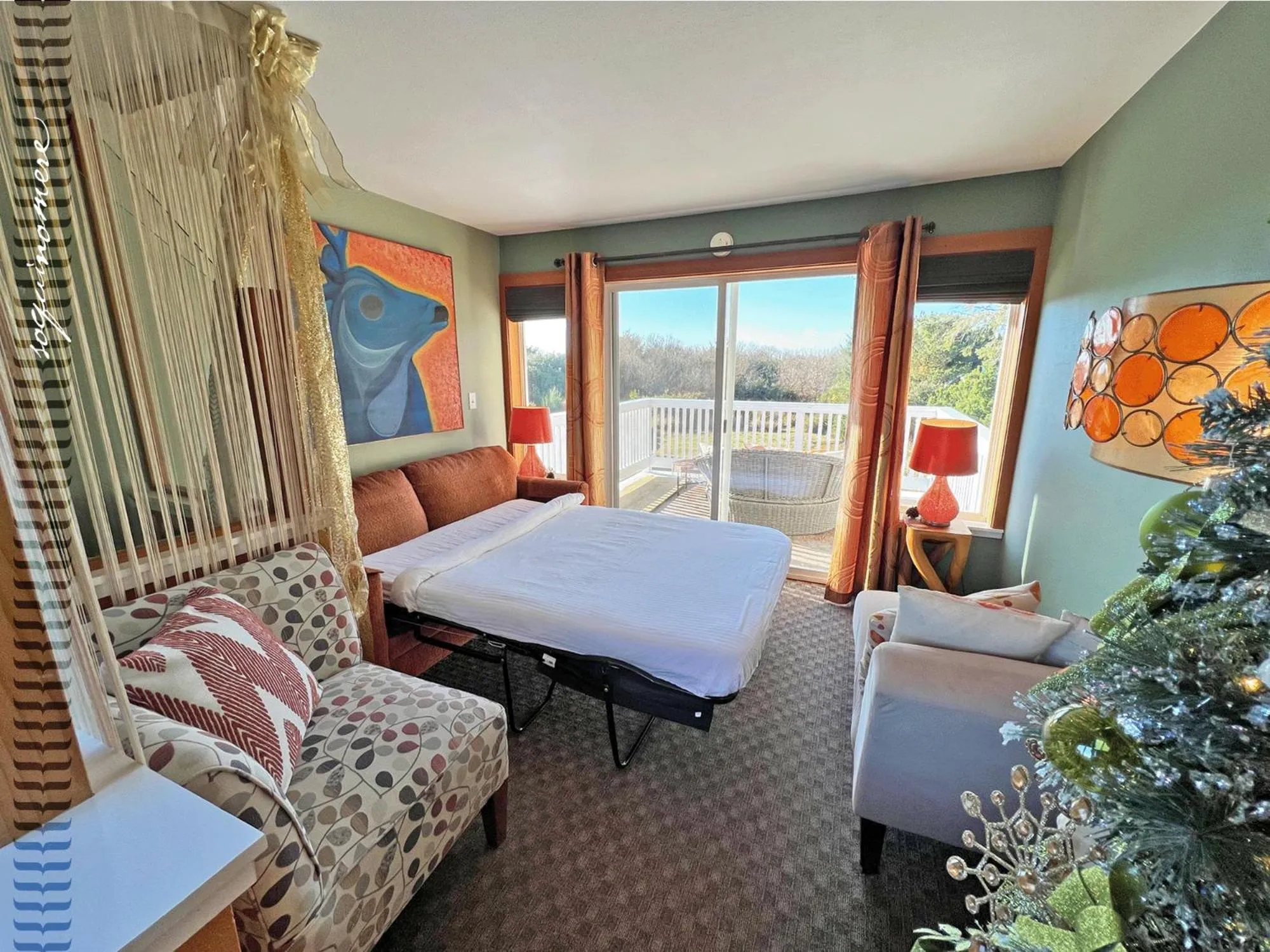 Bed in Tide Pool Cabin, a Soquinomere Private Hotel on the Dunes, Downtown Ocean Shores