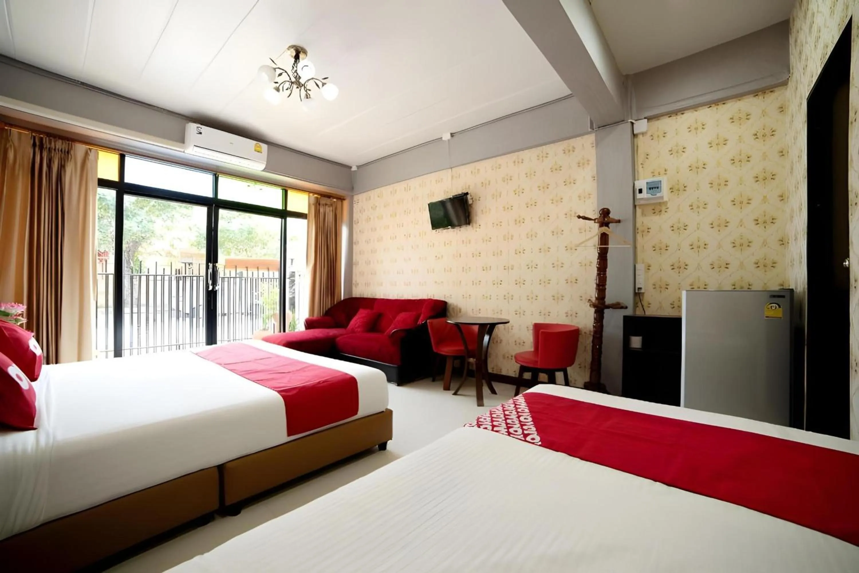 Photo of the whole room, Bed in OYO 465 Krung Kao Traveller Lodge