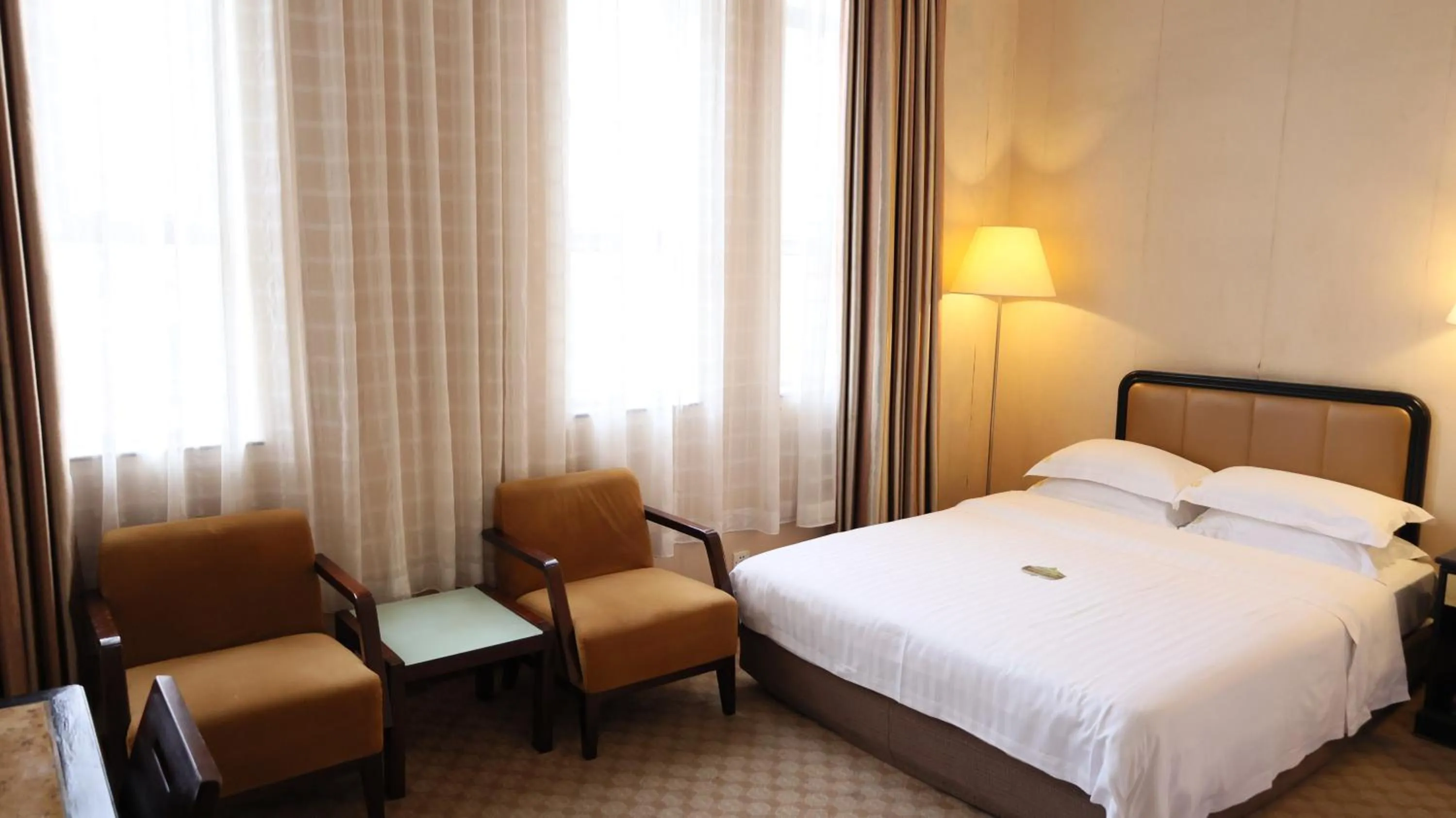 Bed in Guangzhou Aiqun Hotel - Canton Fair Free Shuttle Bus during Canton Fair period