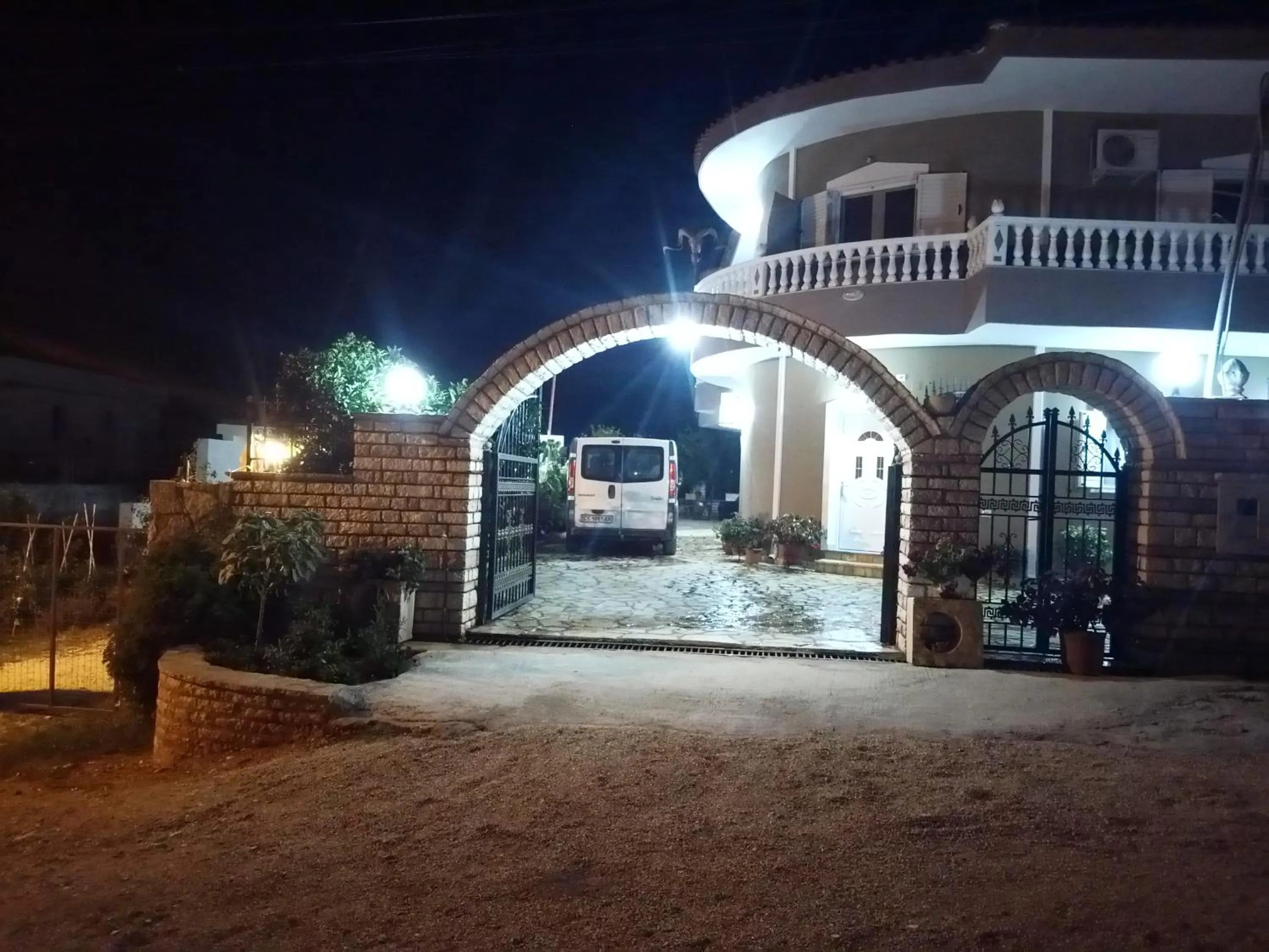 Property building in Vila Zeqo Muka 1