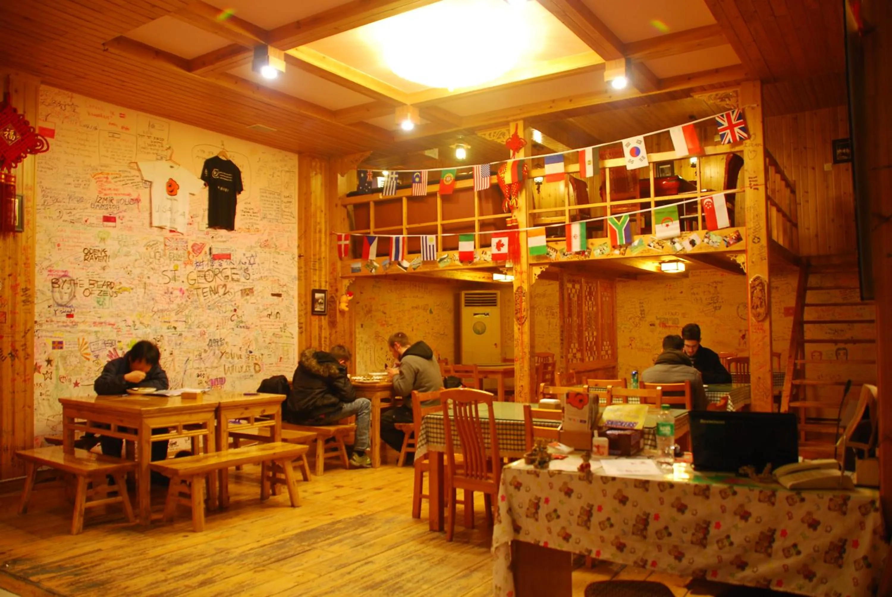 Restaurant/places to eat in Mount Emei Teddy Bear Hotel玩具熊酒店