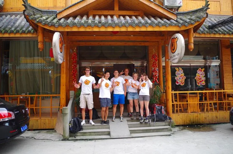 People in Mount Emei Teddy Bear Hotel玩具熊酒店
