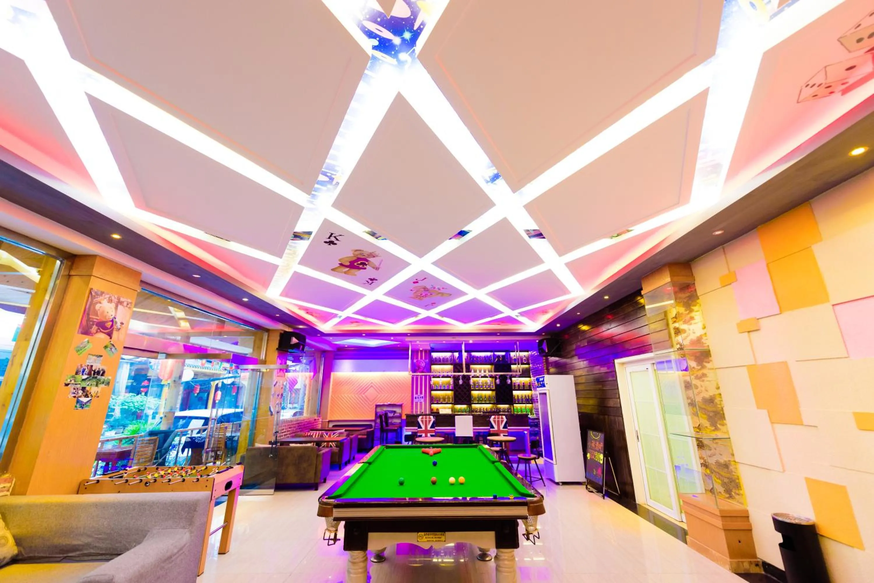 Lounge or bar in Mount Emei Teddy Bear Hotel玩具熊酒店