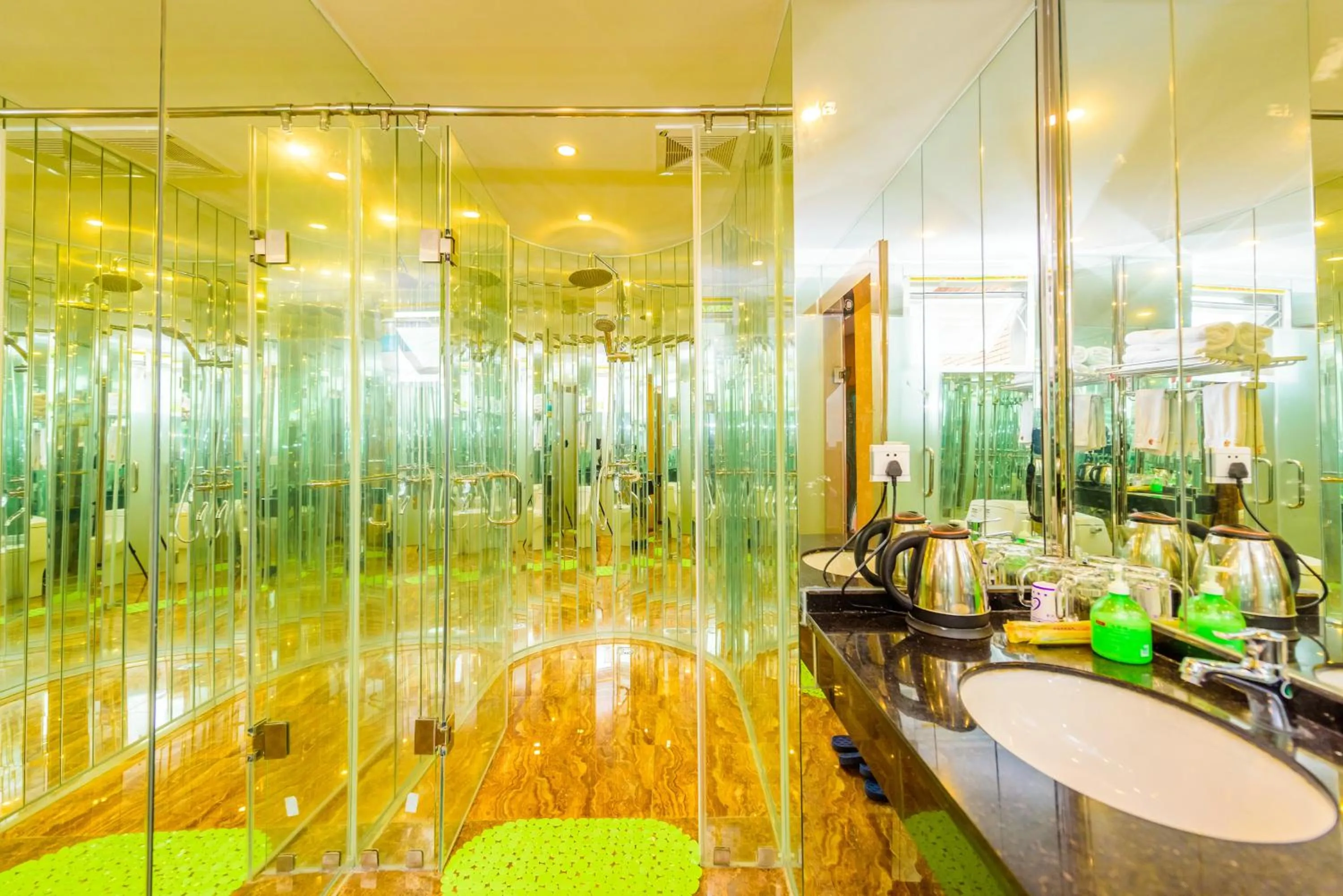 Bathroom in Mount Emei Teddy Bear Hotel玩具熊酒店