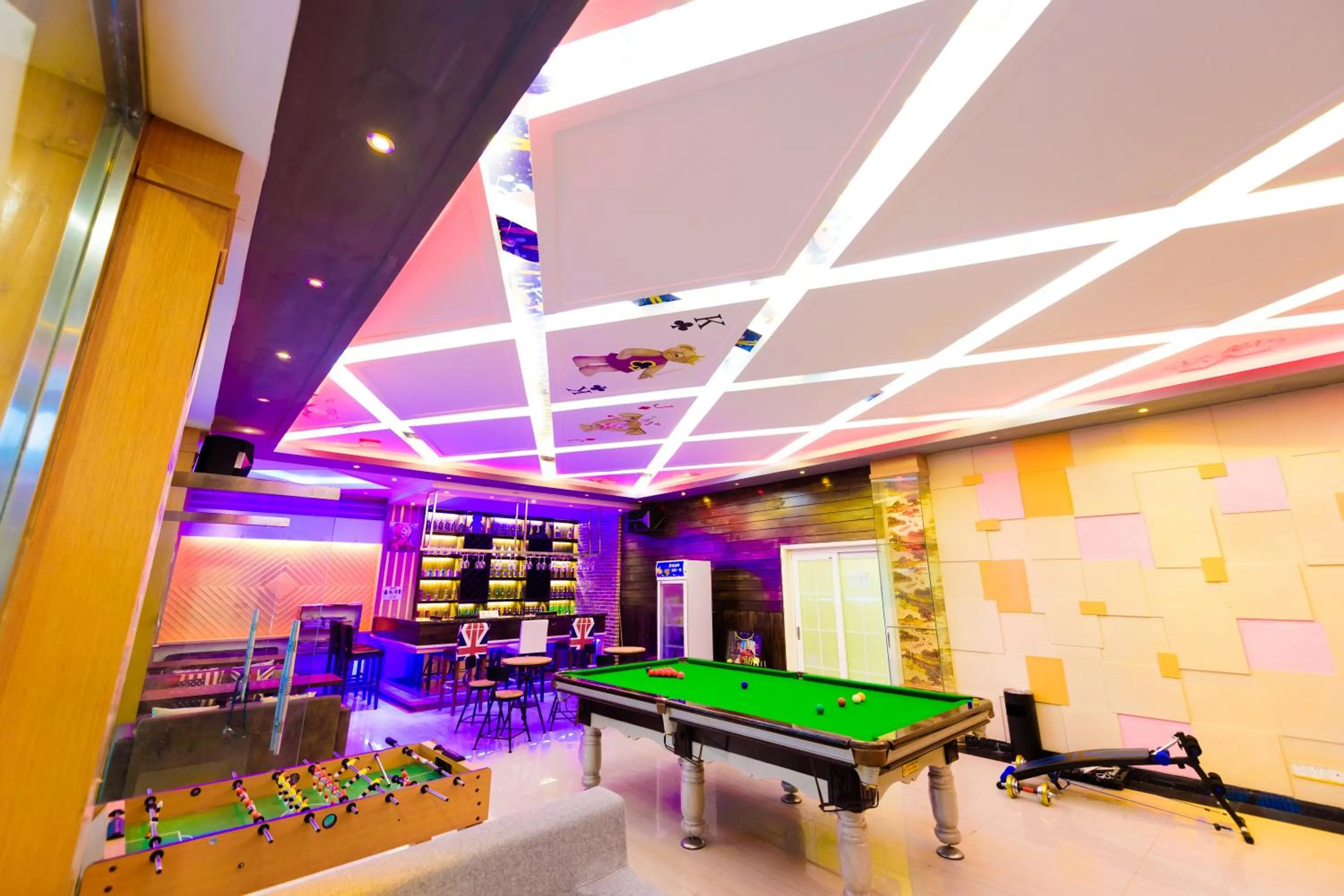 Lounge or bar in Mount Emei Teddy Bear Hotel玩具熊酒店