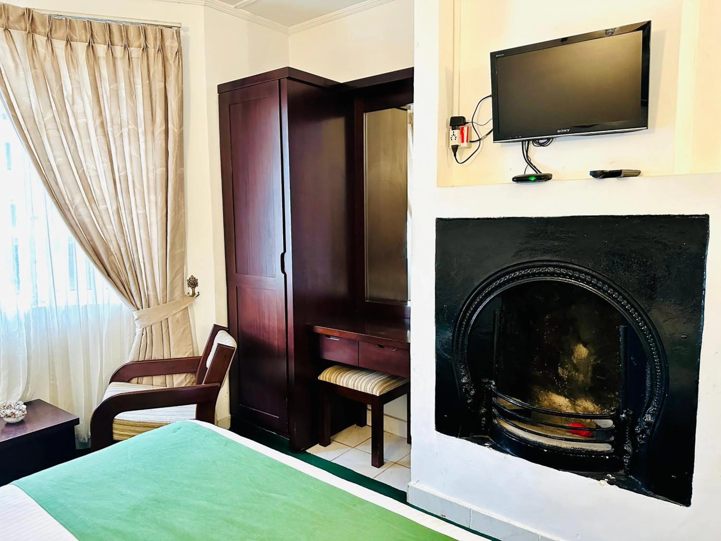 Bedroom, Bed in The Rock Hotel