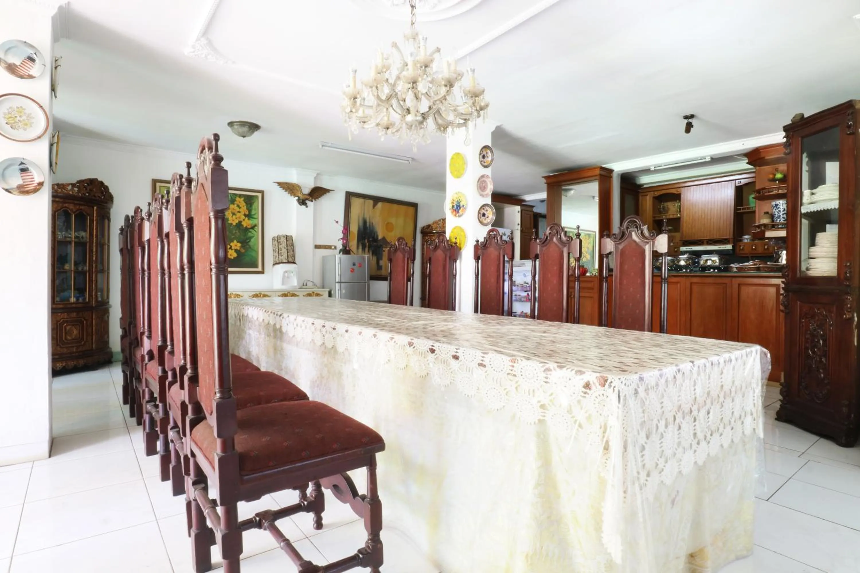 Restaurant/places to eat in Villa Sri Manganti