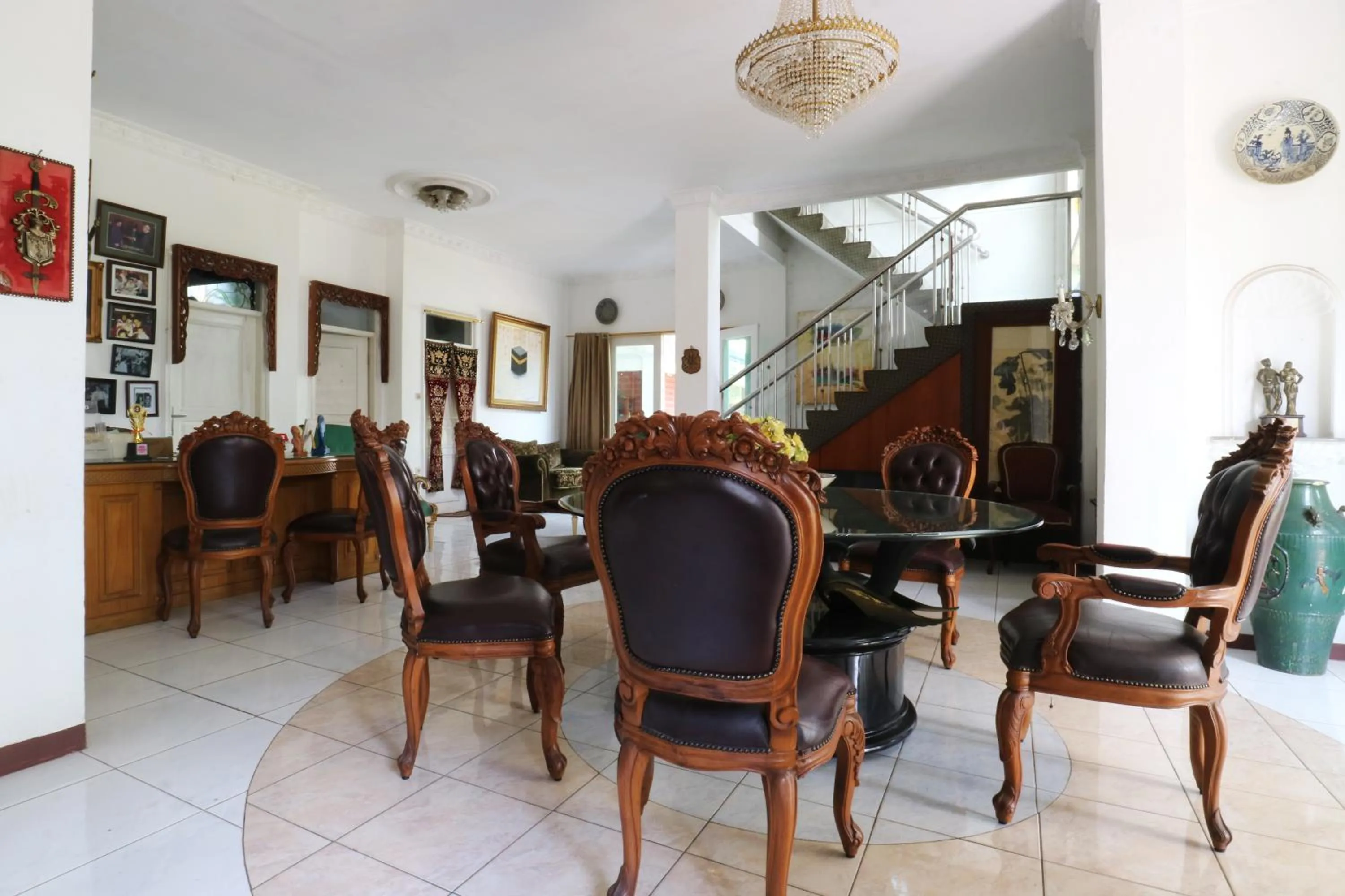 Restaurant/places to eat in Villa Sri Manganti