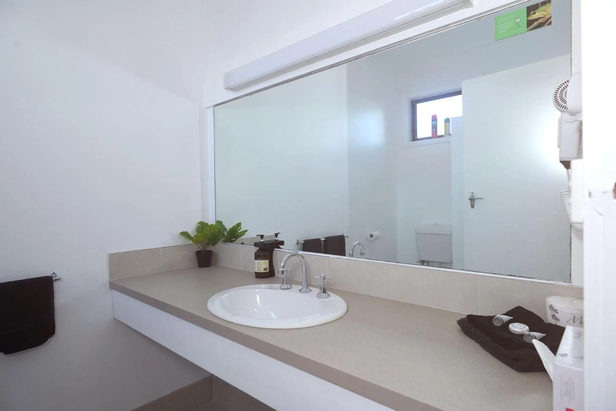 Bathroom in Glynlea Motel