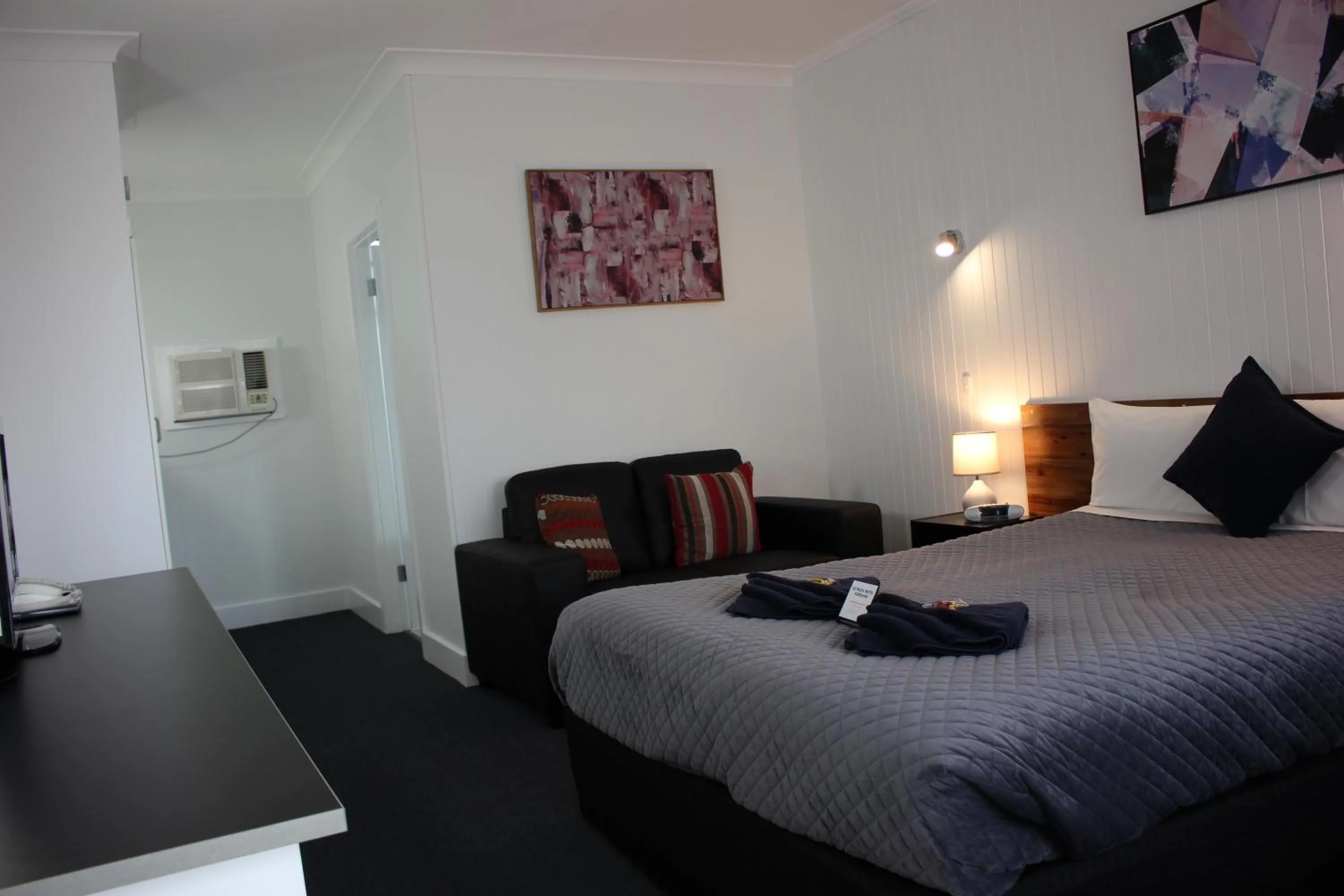 Photo of the whole room, Bed in Glynlea Motel