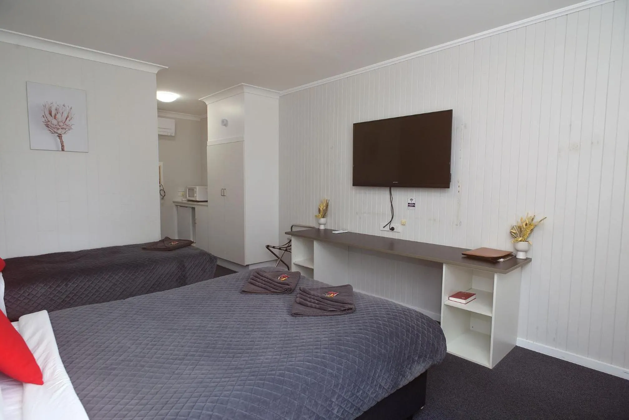 Bed in Glynlea Motel