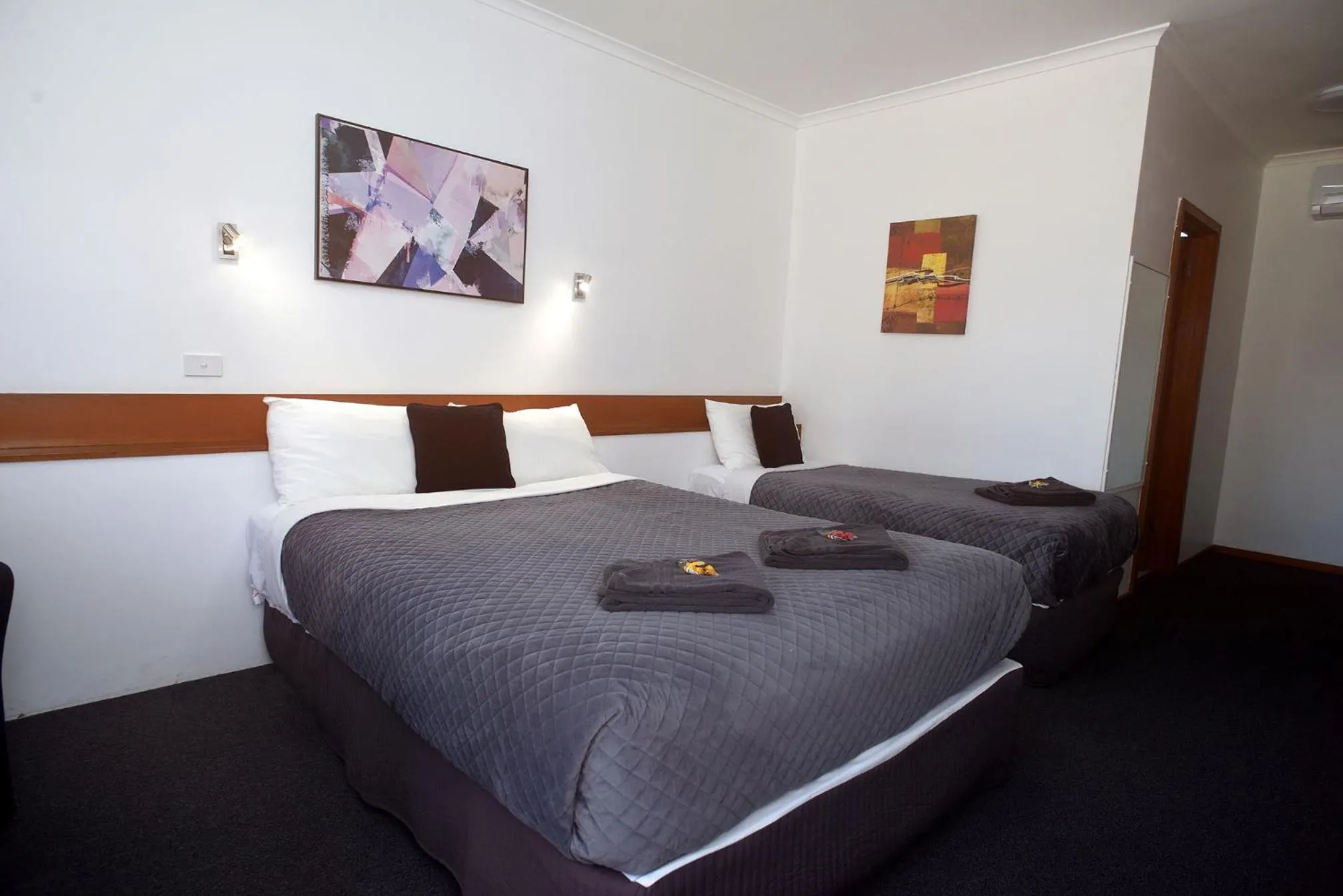 Bed in Glynlea Motel