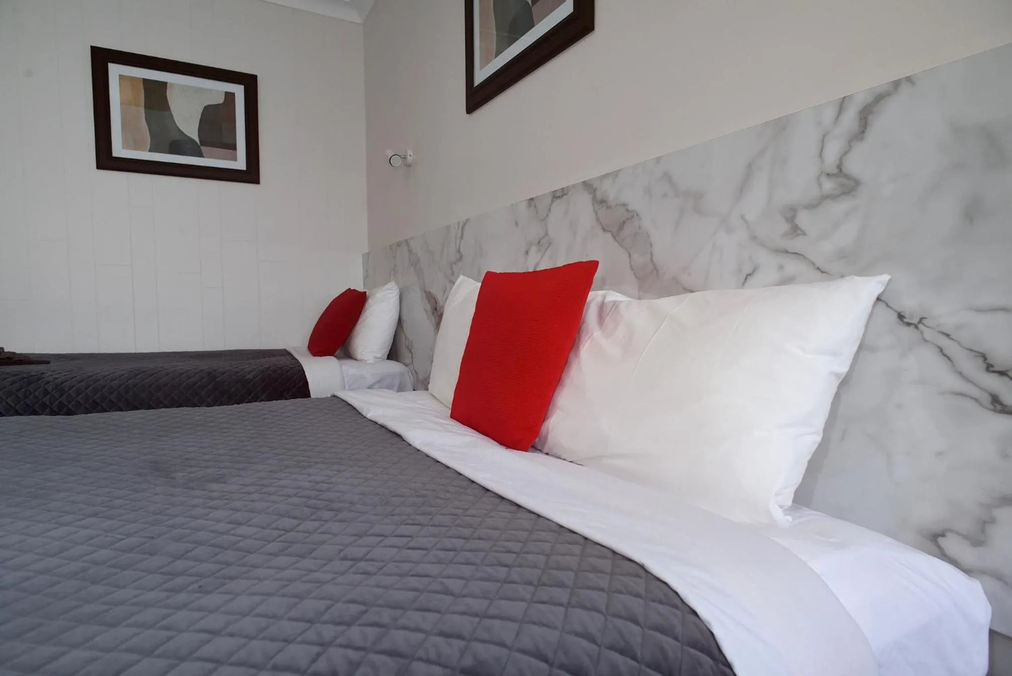 Bed in Glynlea Motel