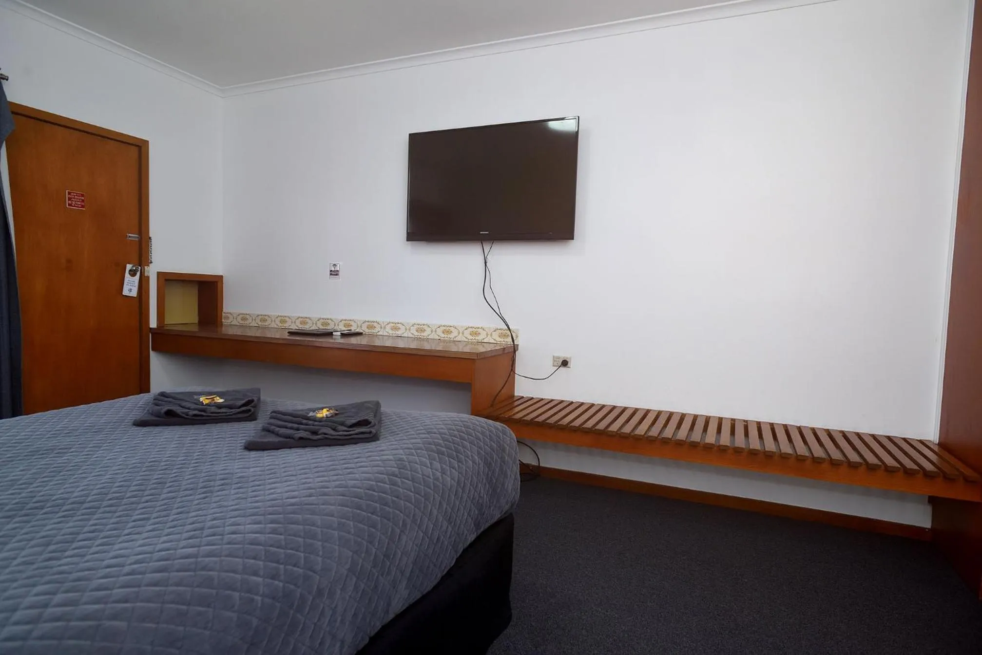 Bed in Glynlea Motel