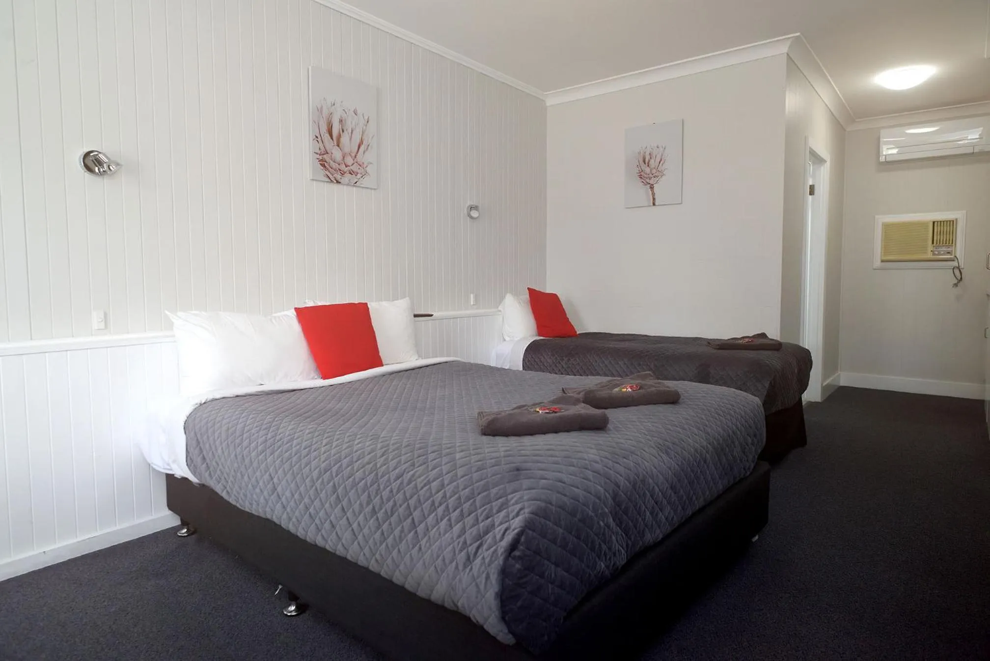 Bed in Glynlea Motel