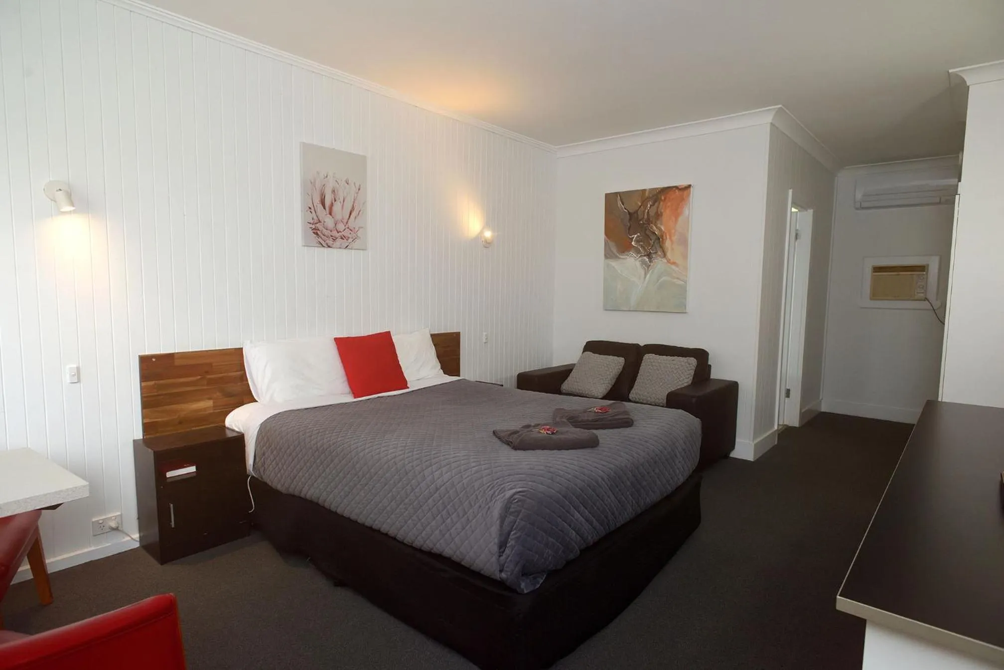 Bed in Glynlea Motel