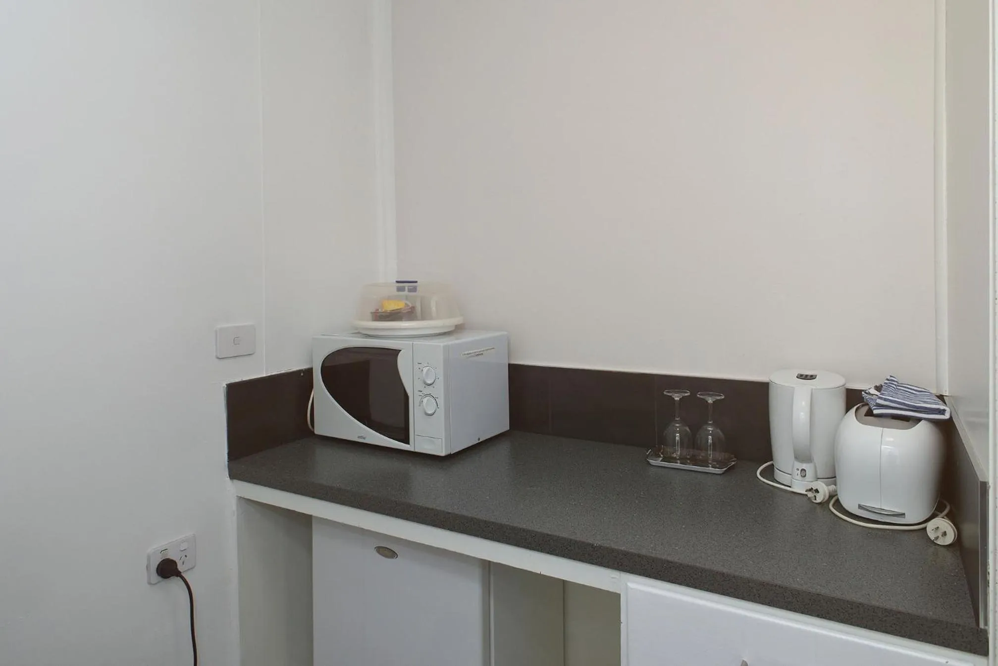 Kitchen or kitchenette in Glynlea Motel