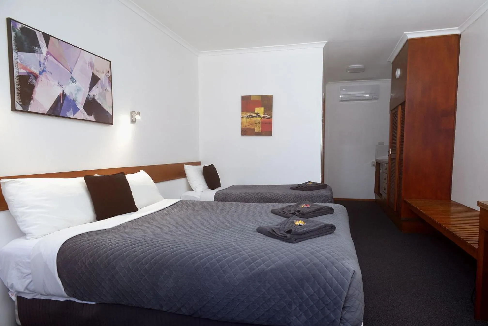 Bed in Glynlea Motel