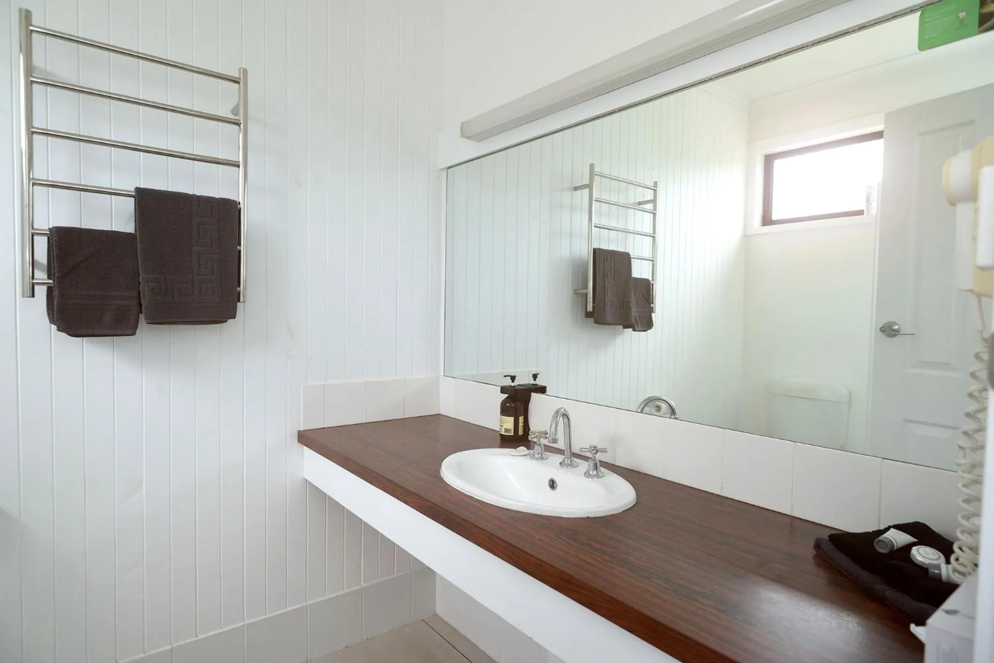 Bathroom in Glynlea Motel