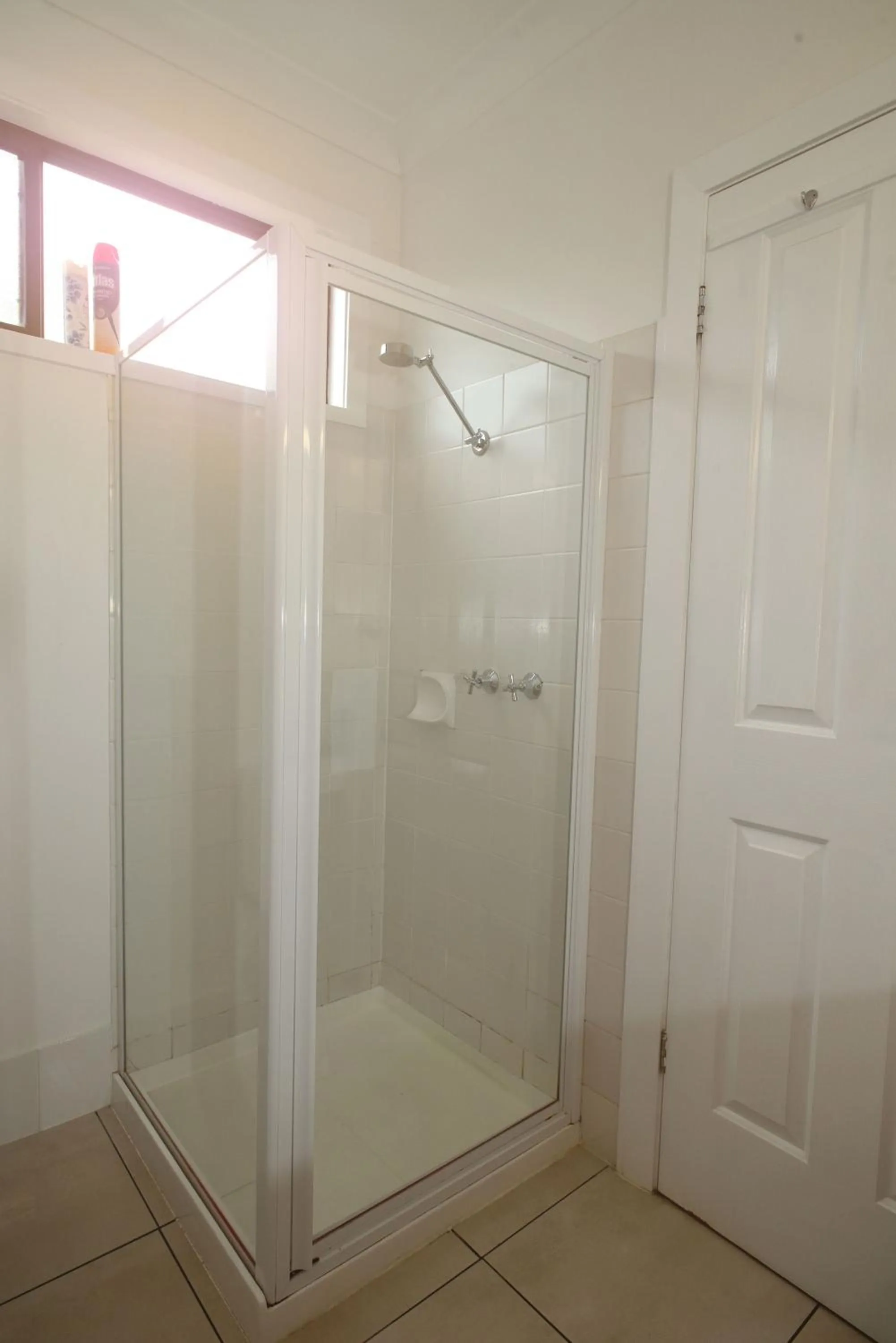 Shower in Glynlea Motel