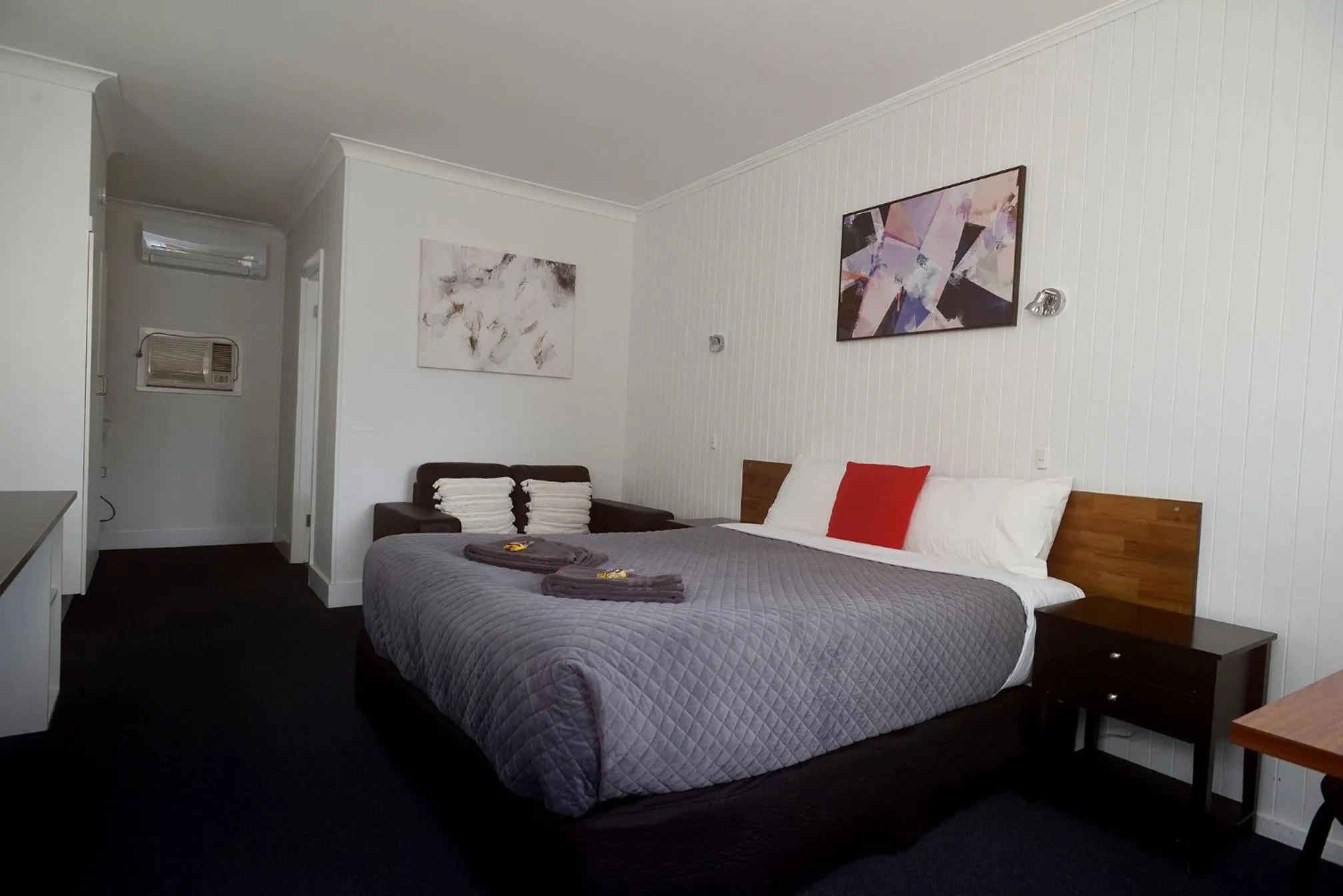 Photo of the whole room, Bed in Glynlea Motel