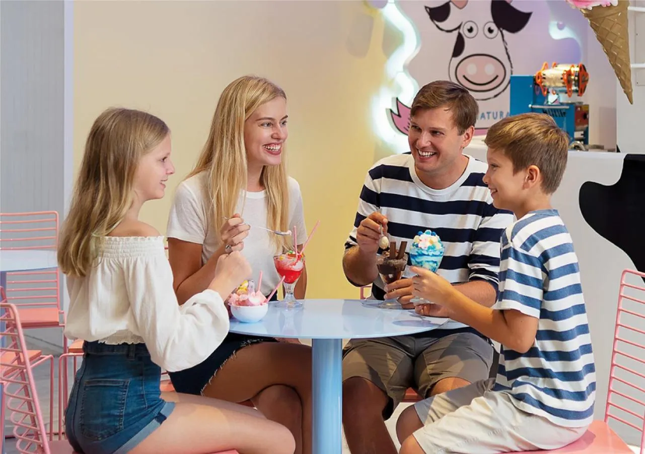 Lounge or bar in Radisson Resort & Spa Hua Hin