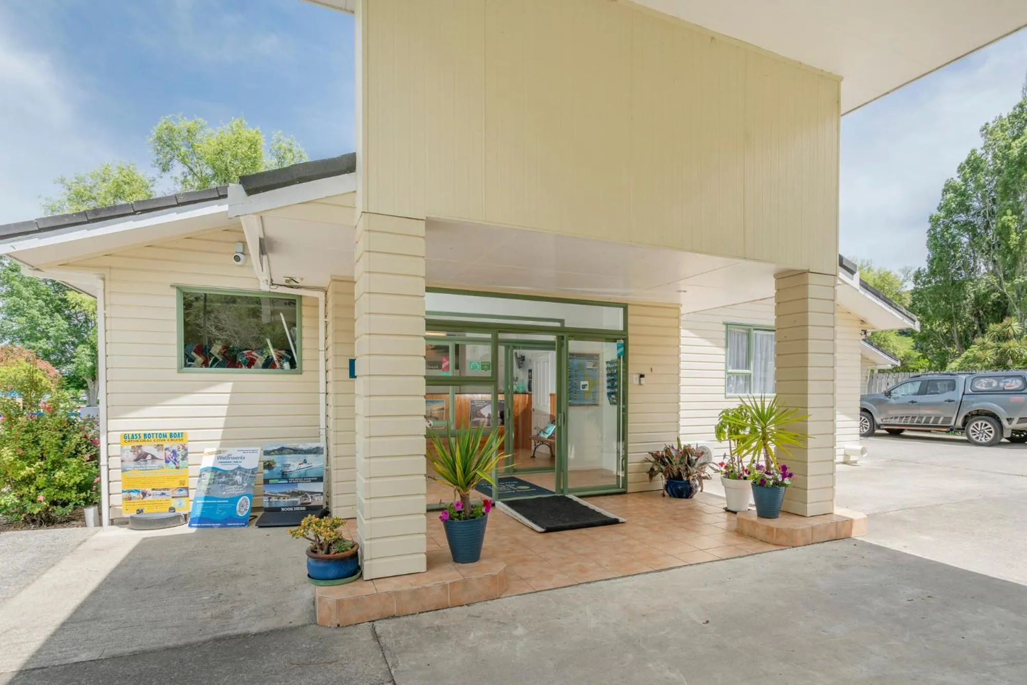 Facade/entrance in Coromandel Shelly Beach TOP 10 Holiday Park