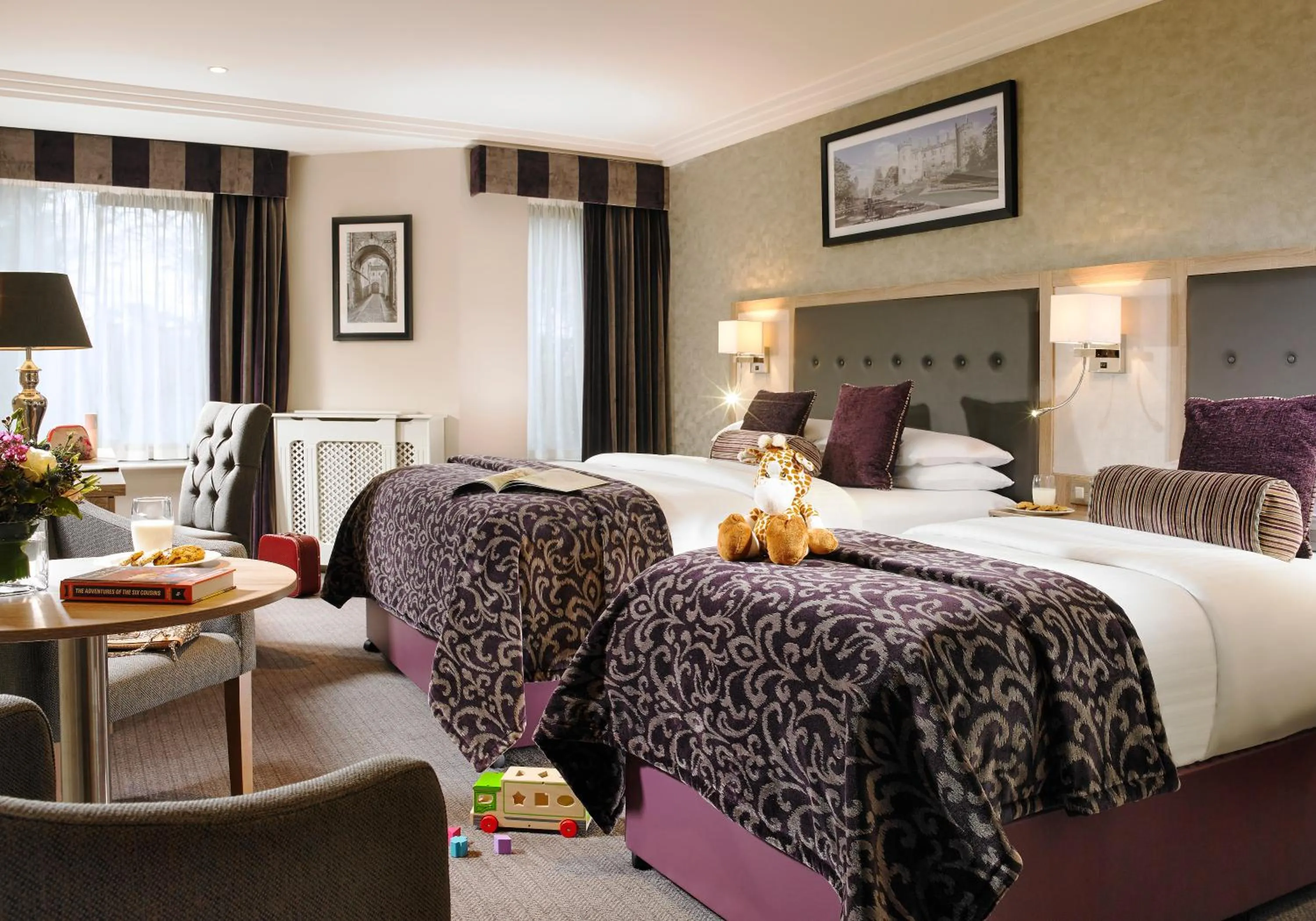 Bedroom, Bed in Newpark Hotel