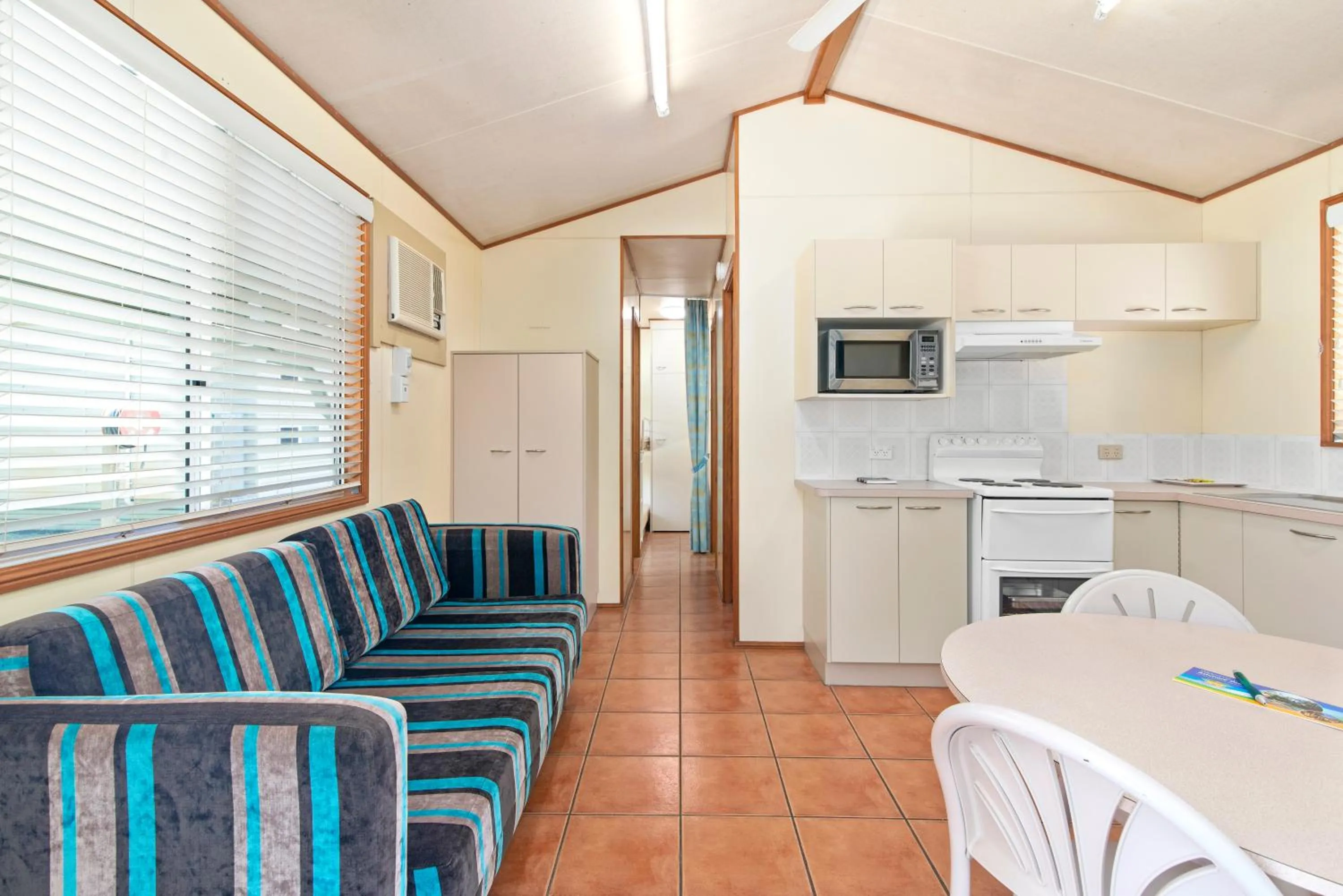 Kitchen or kitchenette in Ashmore Palms Holiday Village