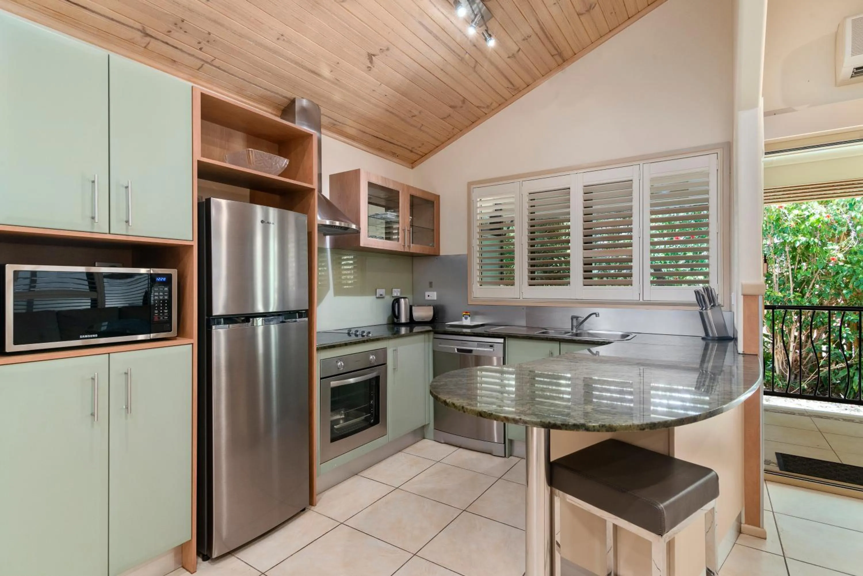 Kitchen or kitchenette in Ashmore Palms Holiday Village
