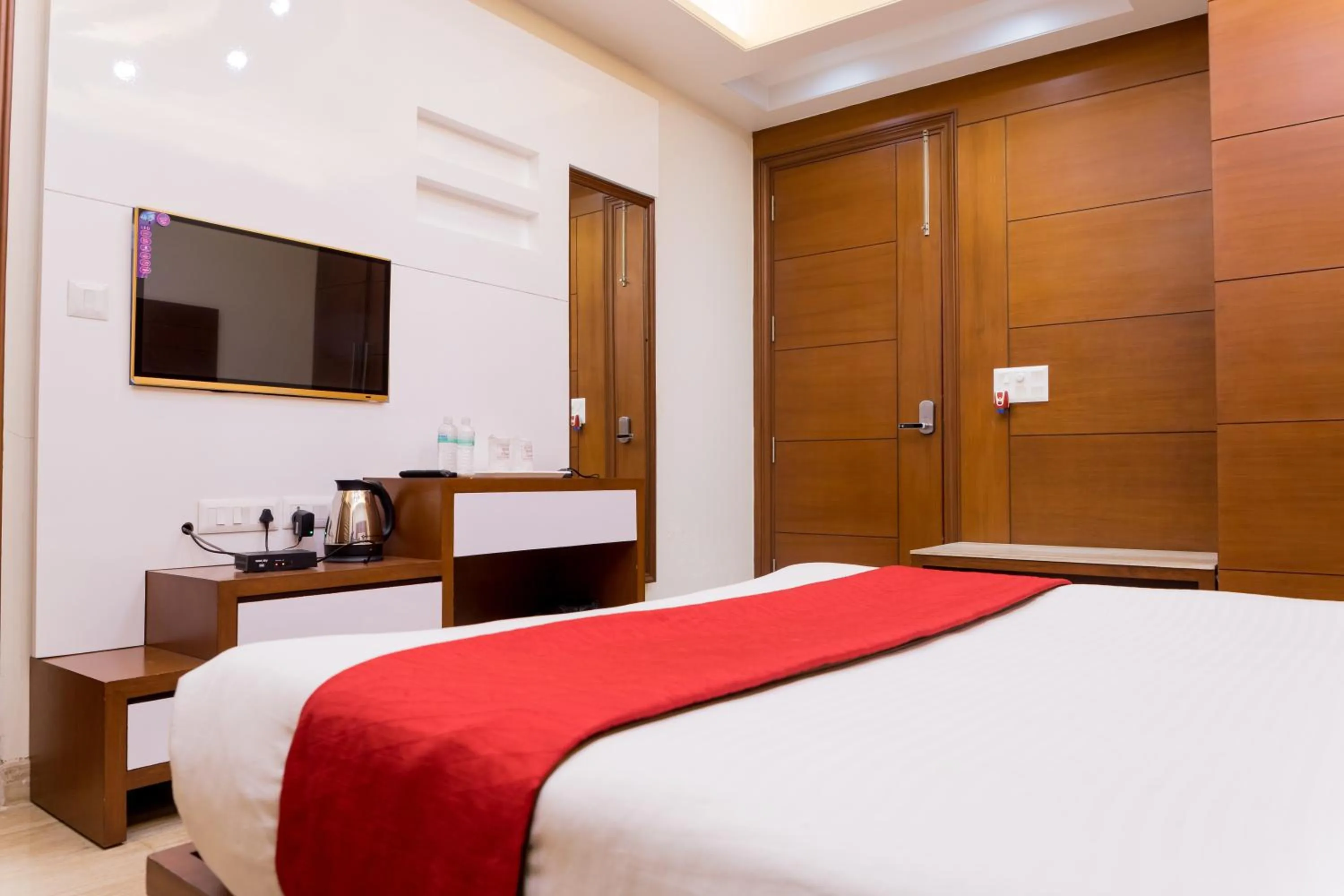 Bed in SM Palace (Near Apollo Hospital)