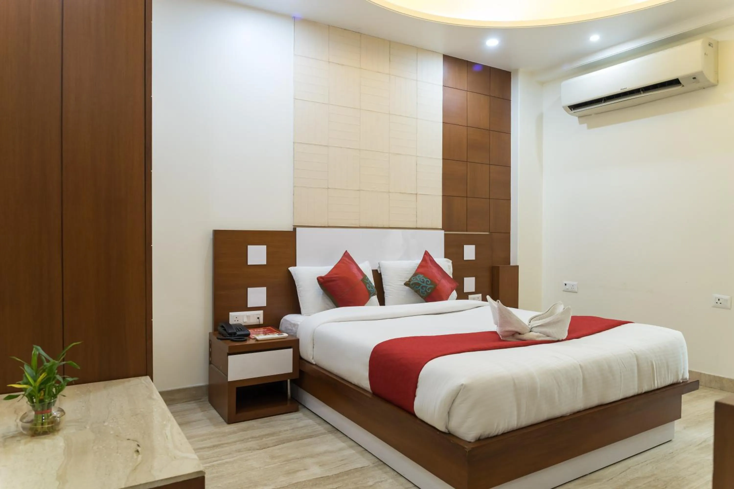 Bed in SM Palace (Near Apollo Hospital)