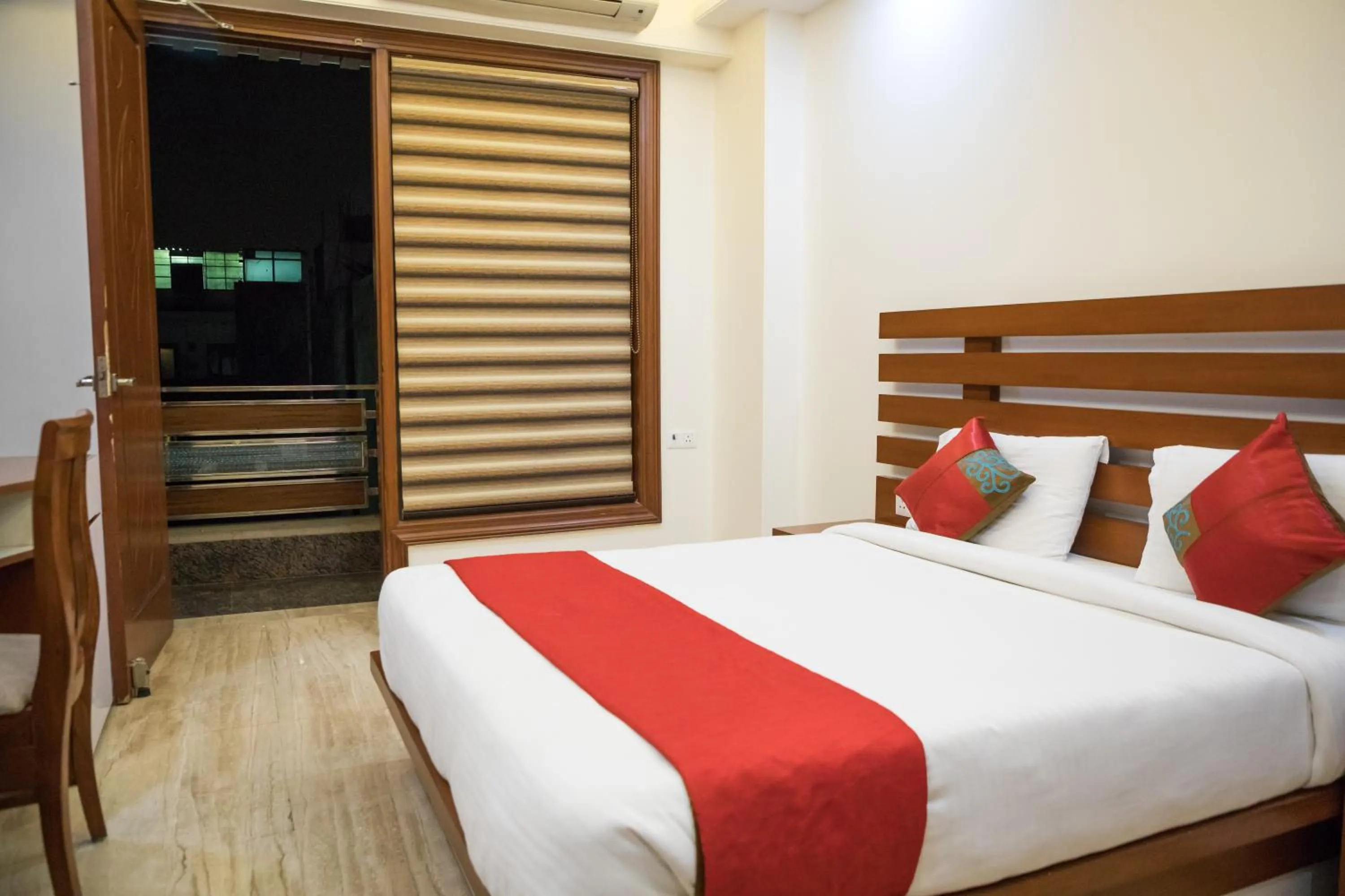 Bed in SM Palace (Near Apollo Hospital)