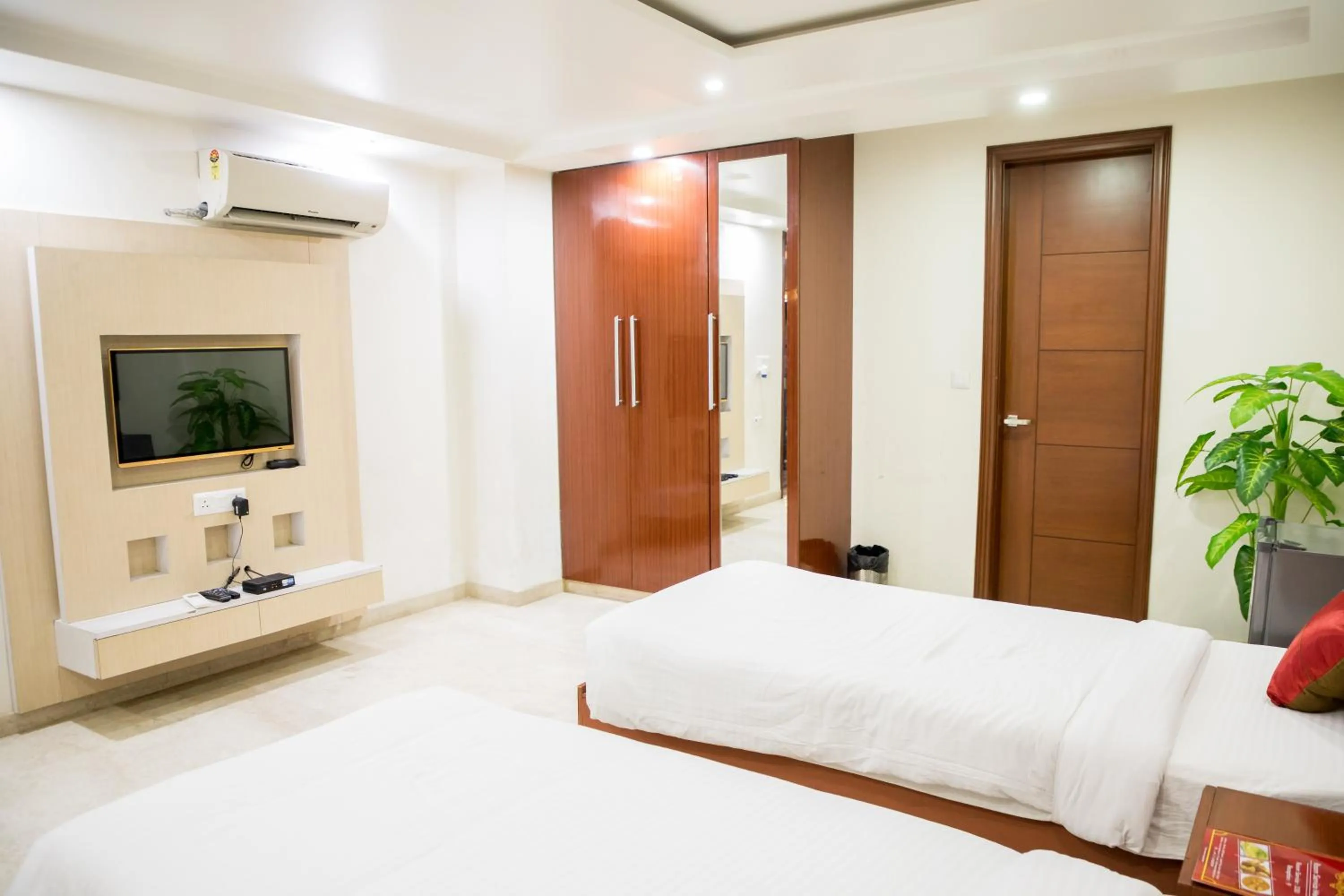 Bed in SM Palace (Near Apollo Hospital)