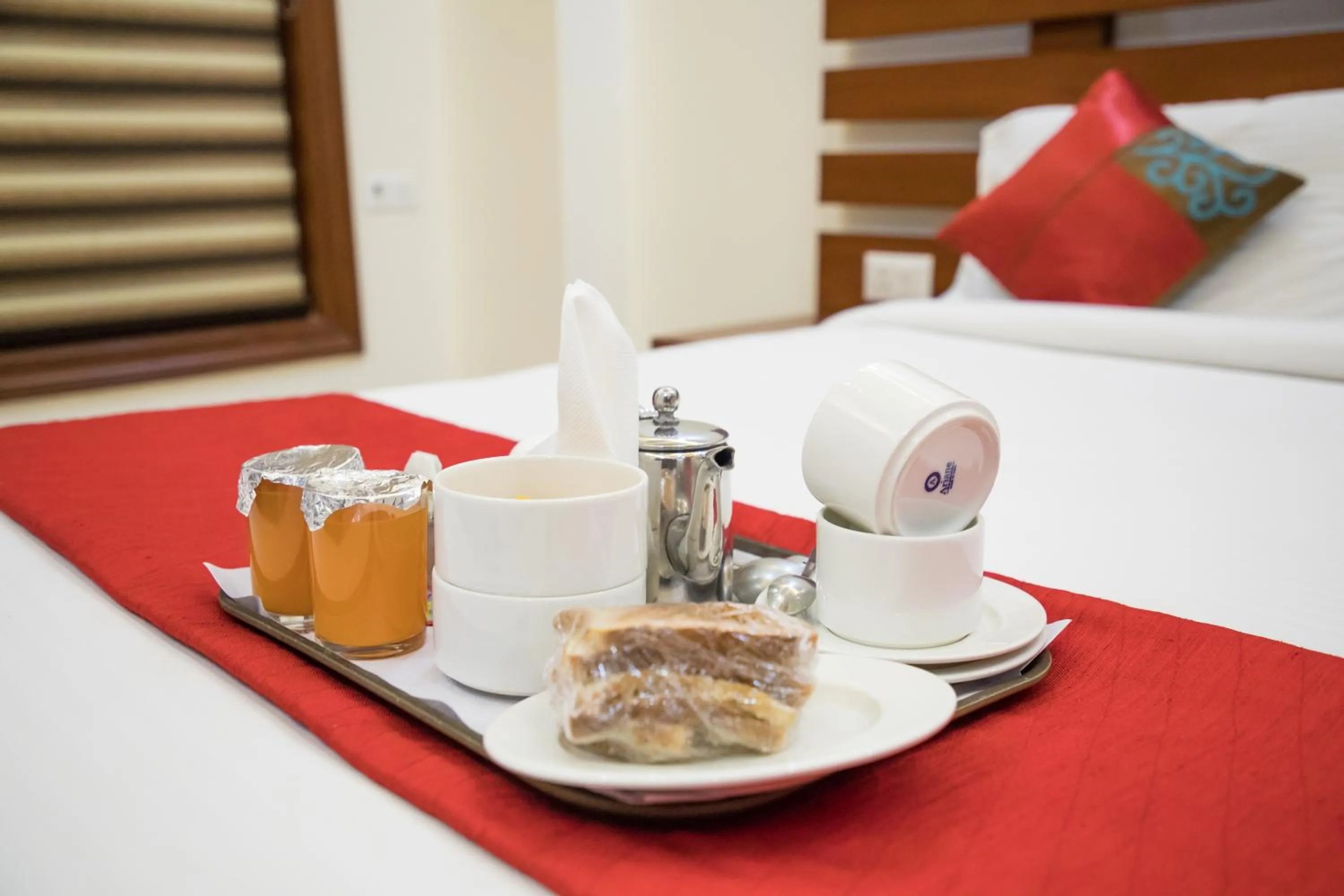 Coffee/tea facilities, Bed in SM Palace (Near Apollo Hospital)