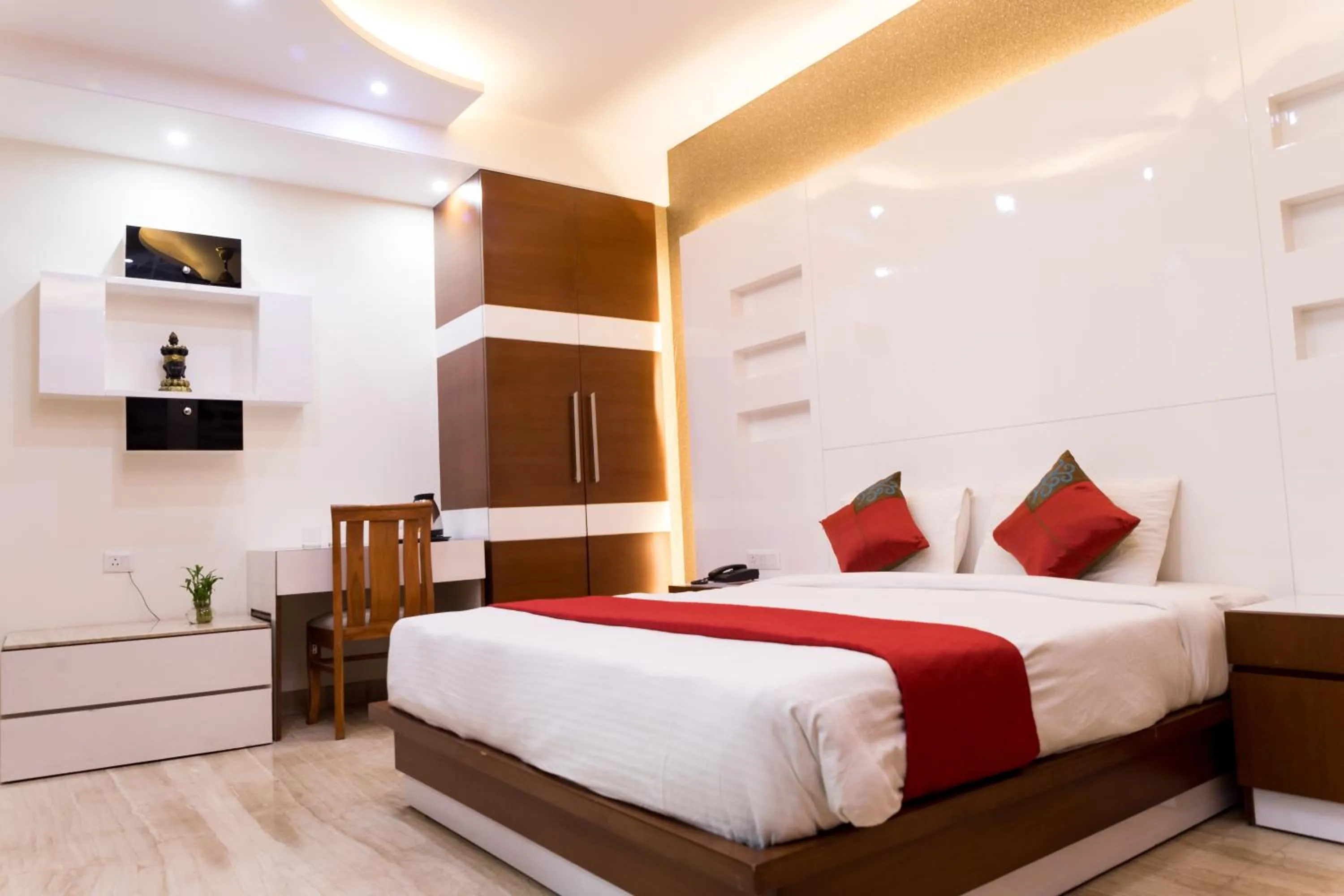 Bed in SM Palace (Near Apollo Hospital)