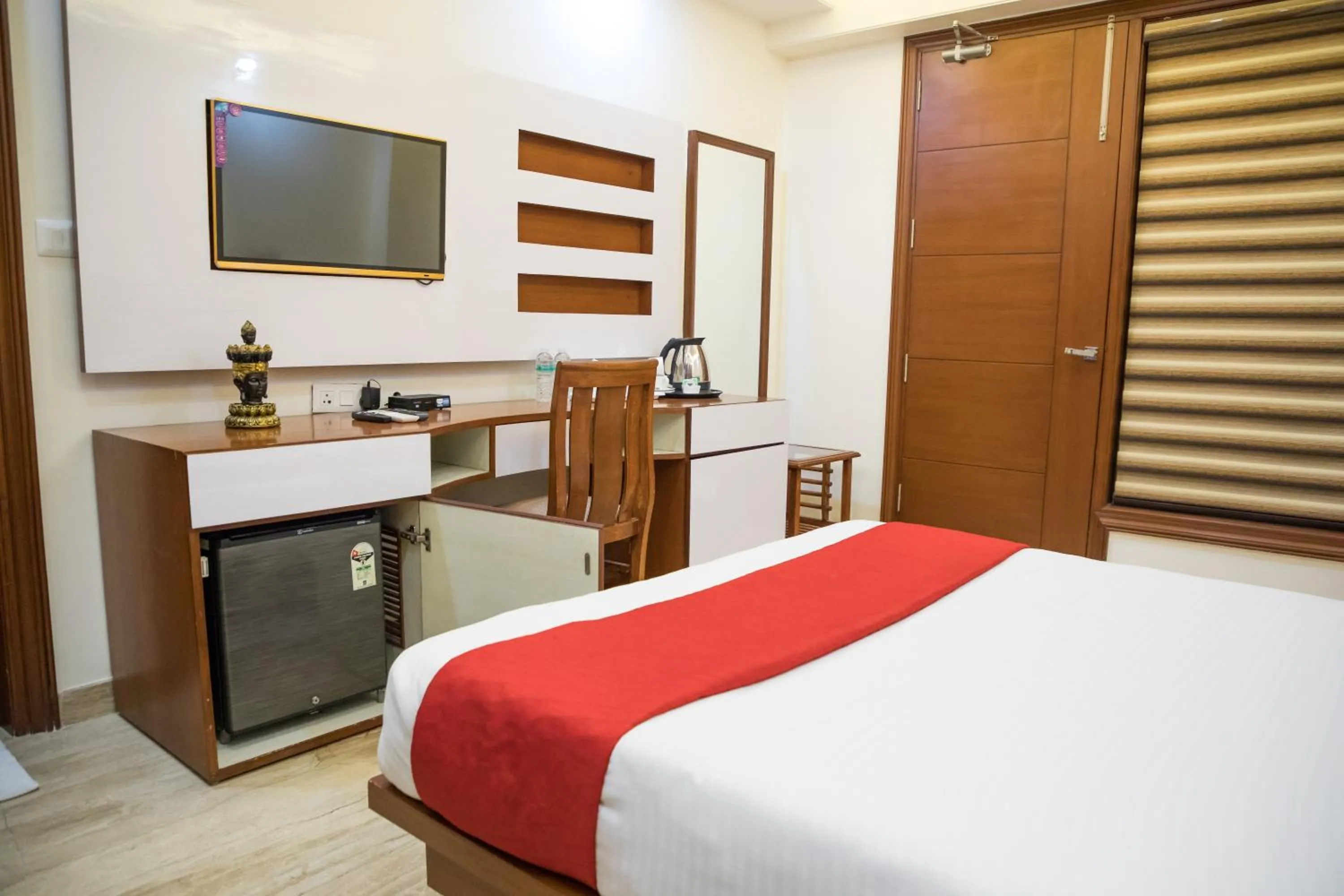 Bed in SM Palace (Near Apollo Hospital)