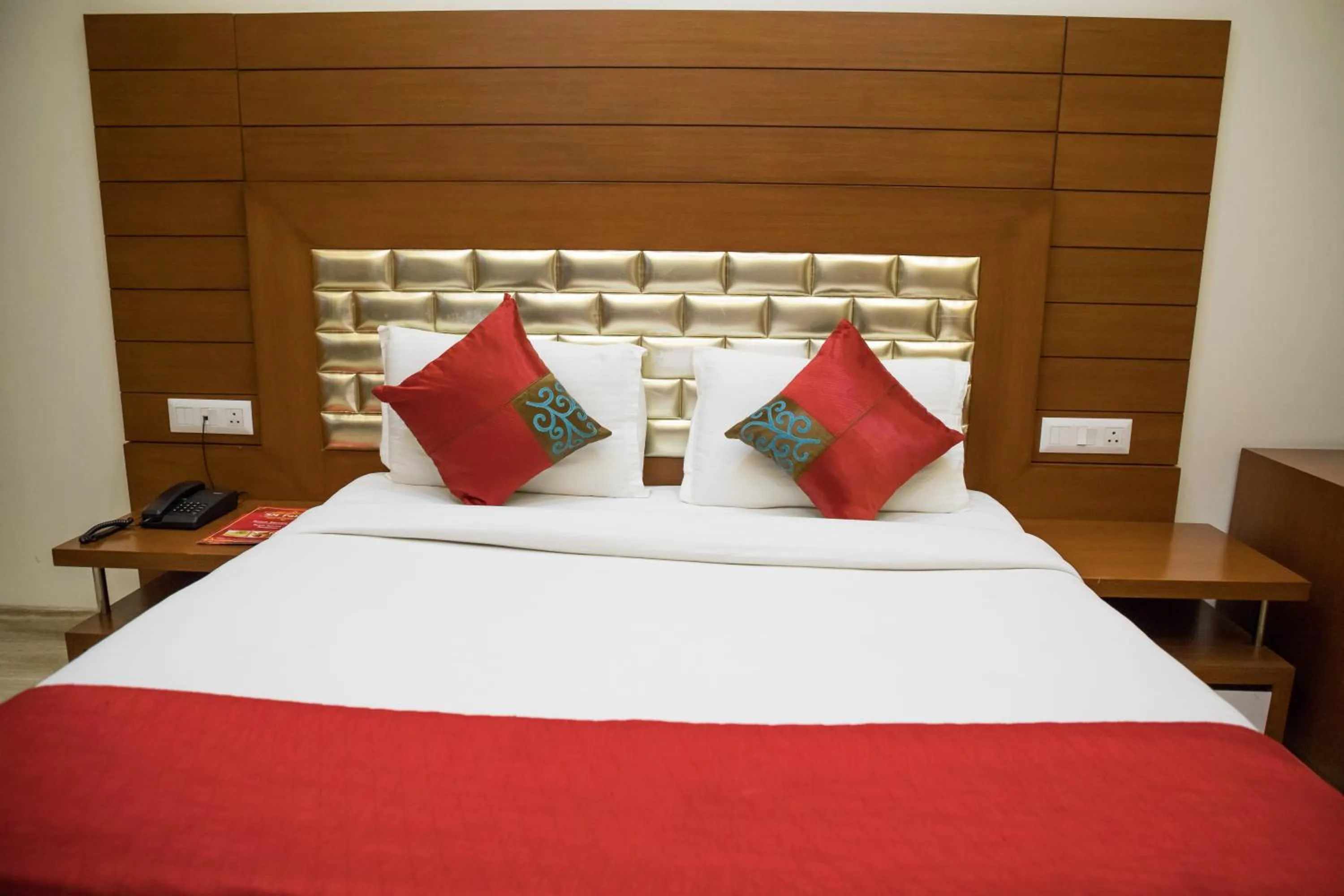 Bed in SM Palace (Near Apollo Hospital)