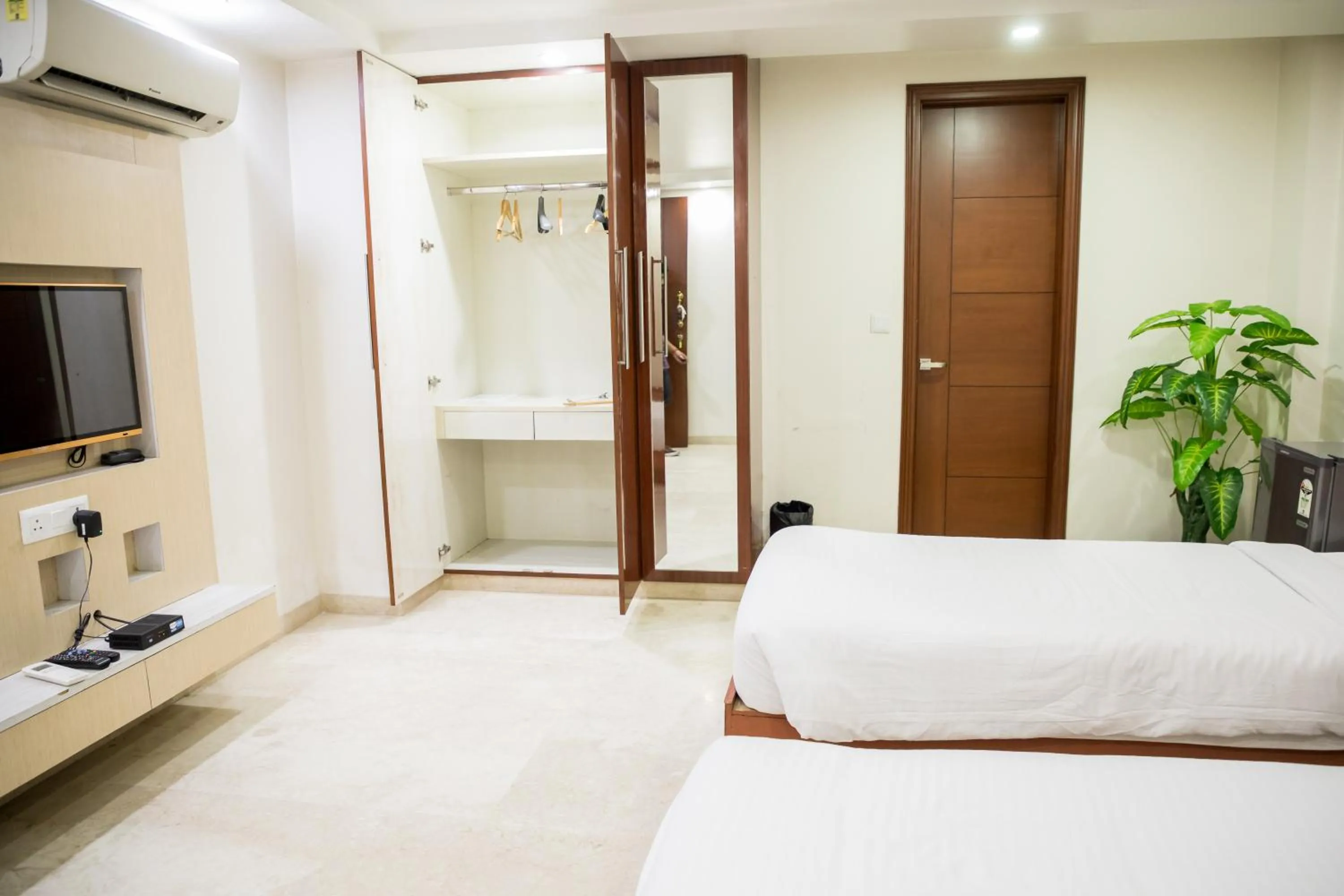 Bed in SM Palace (Near Apollo Hospital)