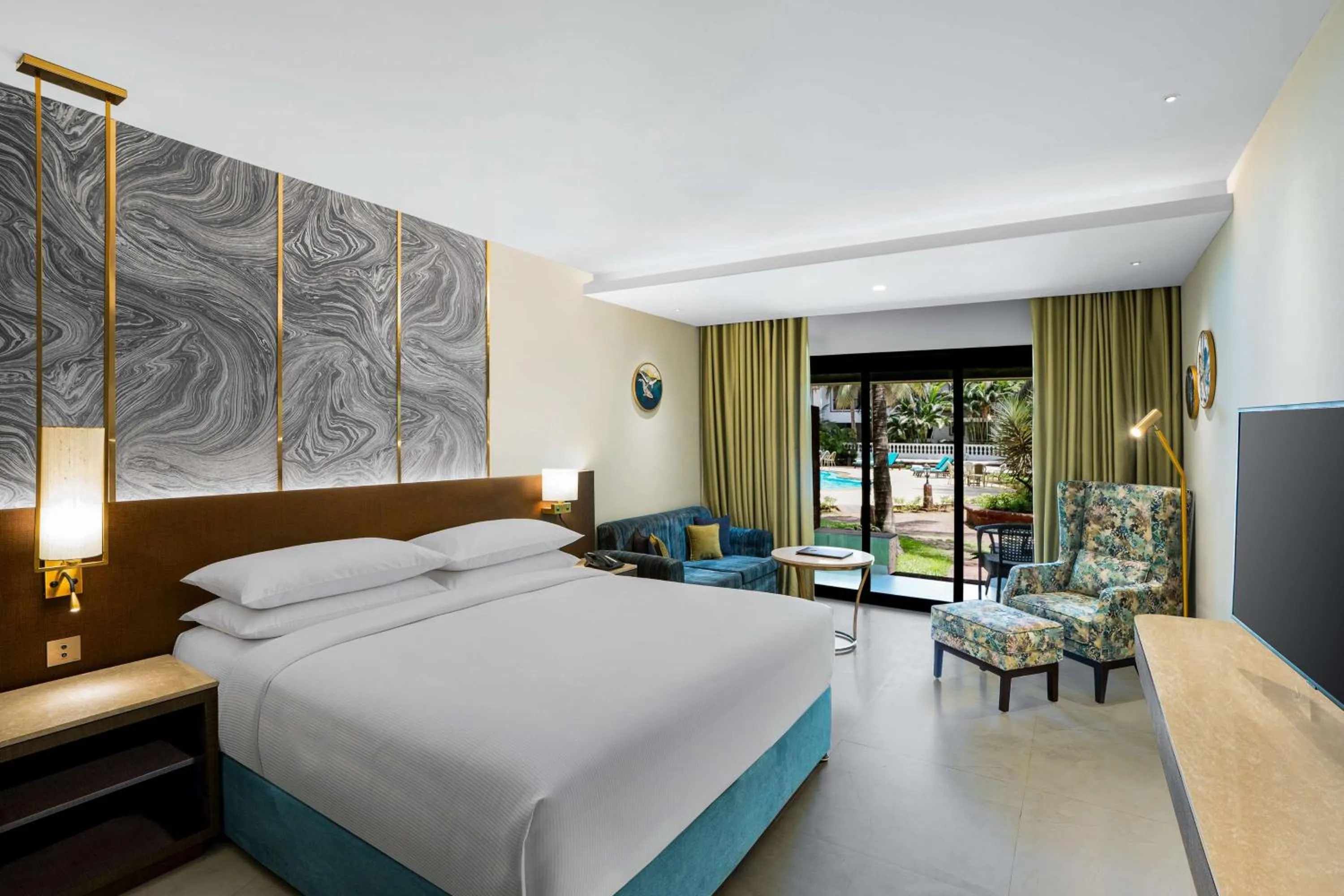 Living room, Bed in DoubleTree by Hilton Hotel Goa - Arpora - Baga