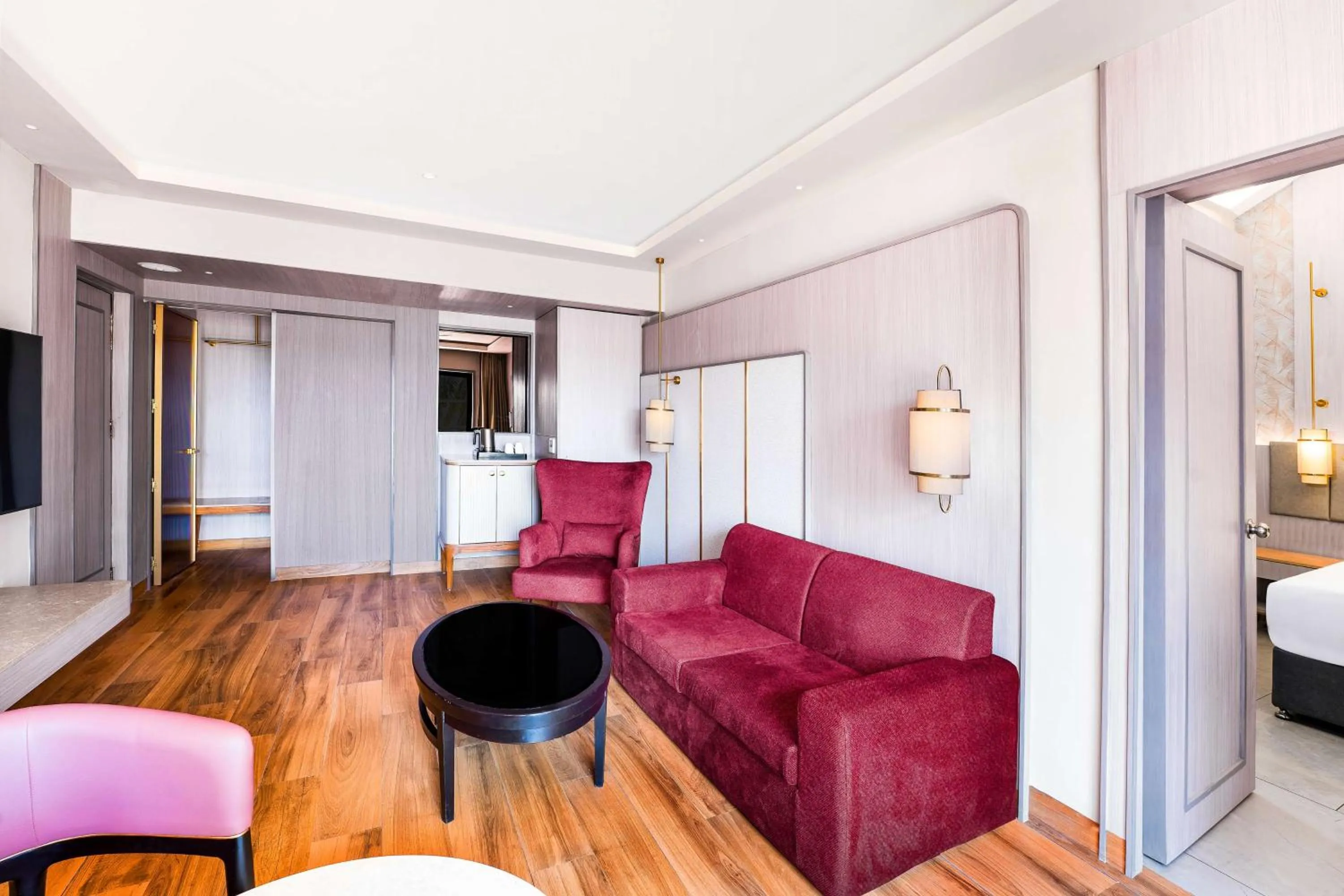 Living room, Bed in DoubleTree by Hilton Hotel Goa - Arpora - Baga