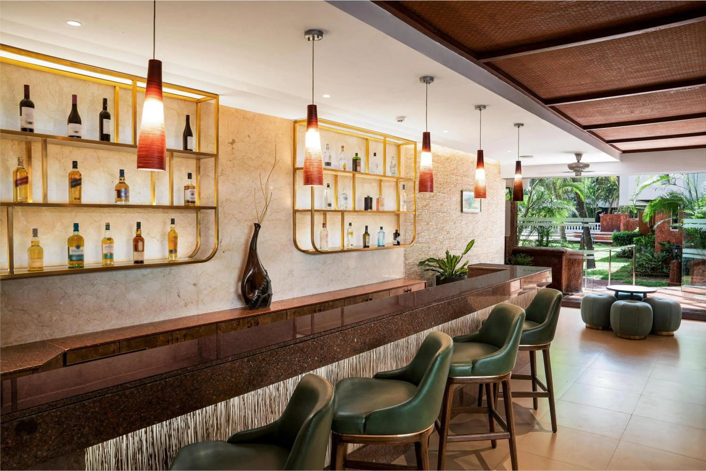 Lounge or bar in DoubleTree by Hilton Hotel Goa - Arpora - Baga