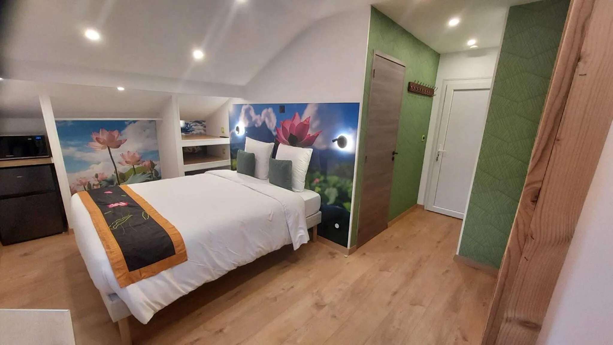 Bedroom, Bed in Le Lotus Blanc